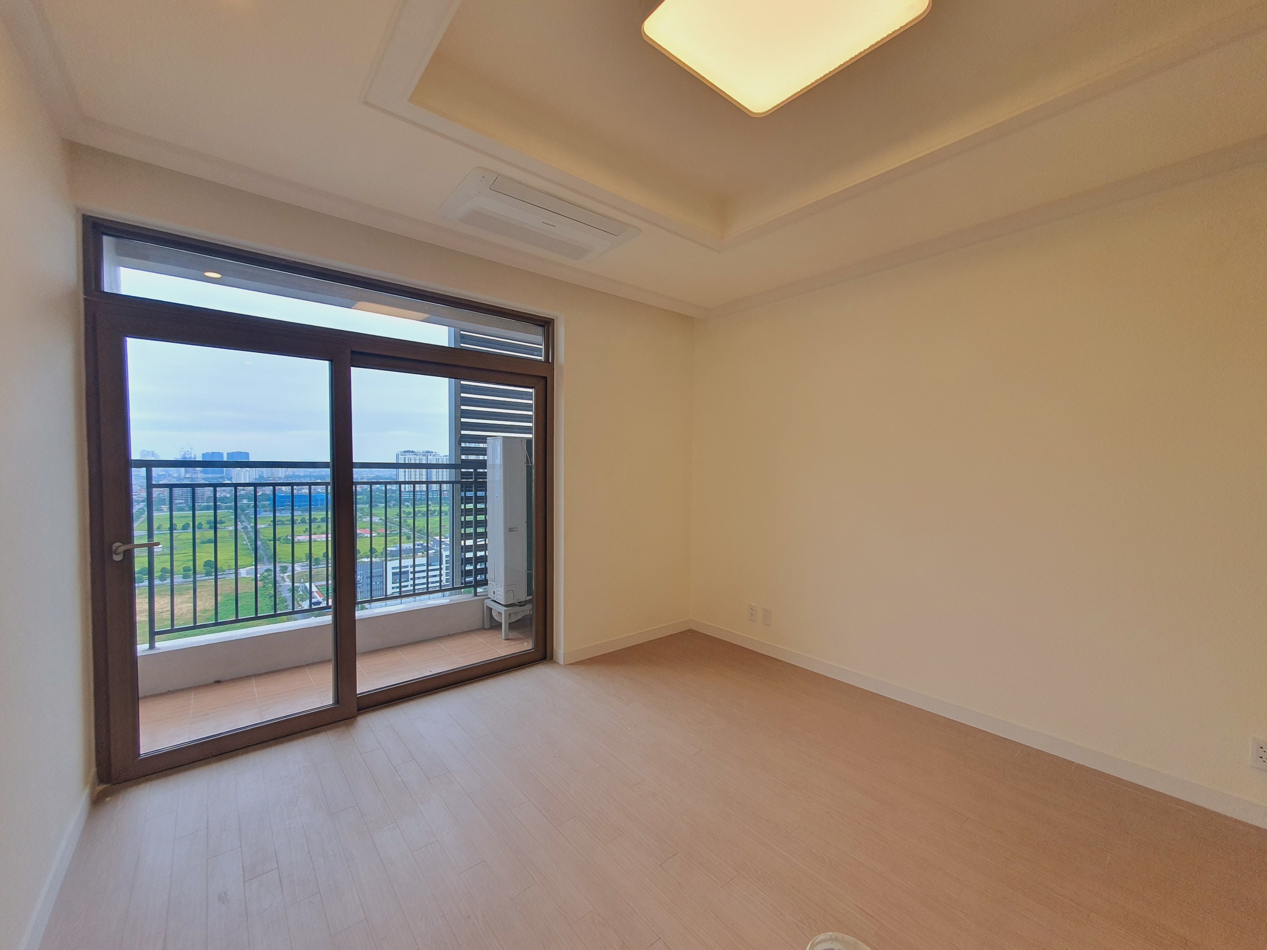 Chính chủ bán nhanh căn G5 tầng cao tòa 901B chung cư cao cấp Starlake 4