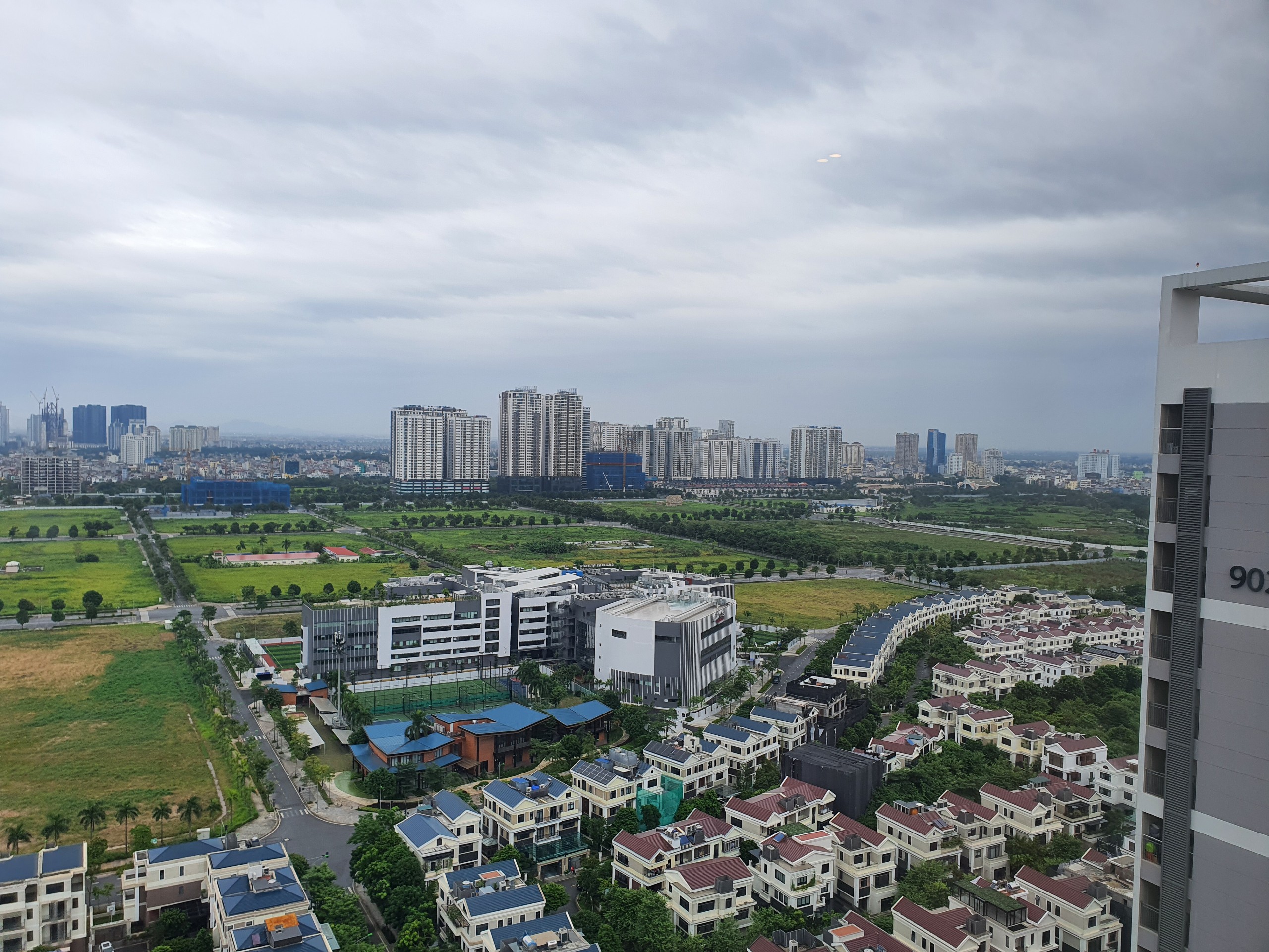 Chính chủ bán nhanh căn G5 tầng cao tòa 901B chung cư cao cấp Starlake 7