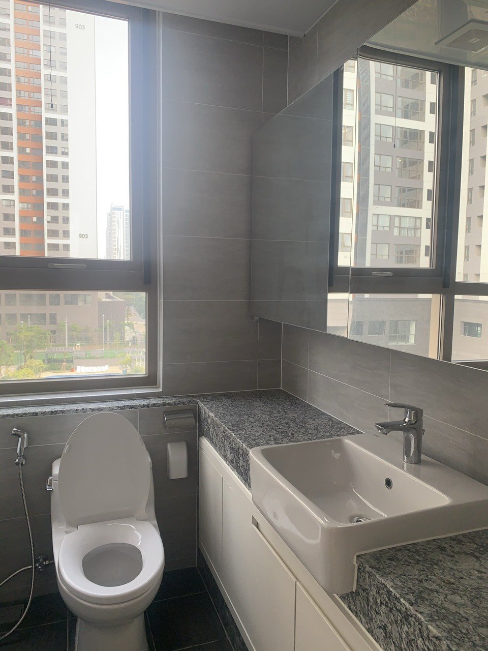 chính chủ cần bán căn hộ 03 phòng ngủ tòa 901 starlake 4