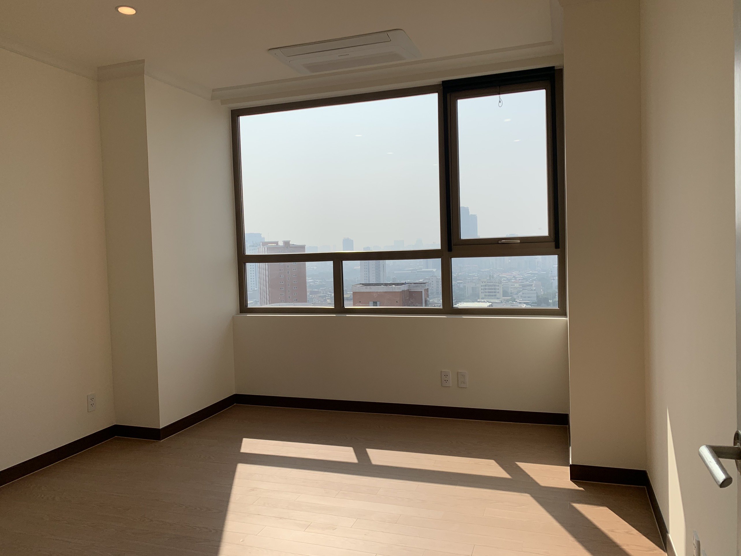 chính chủ cần bán căn hộ 04 phòng ngủ căn hoa hậu đẹp 1
