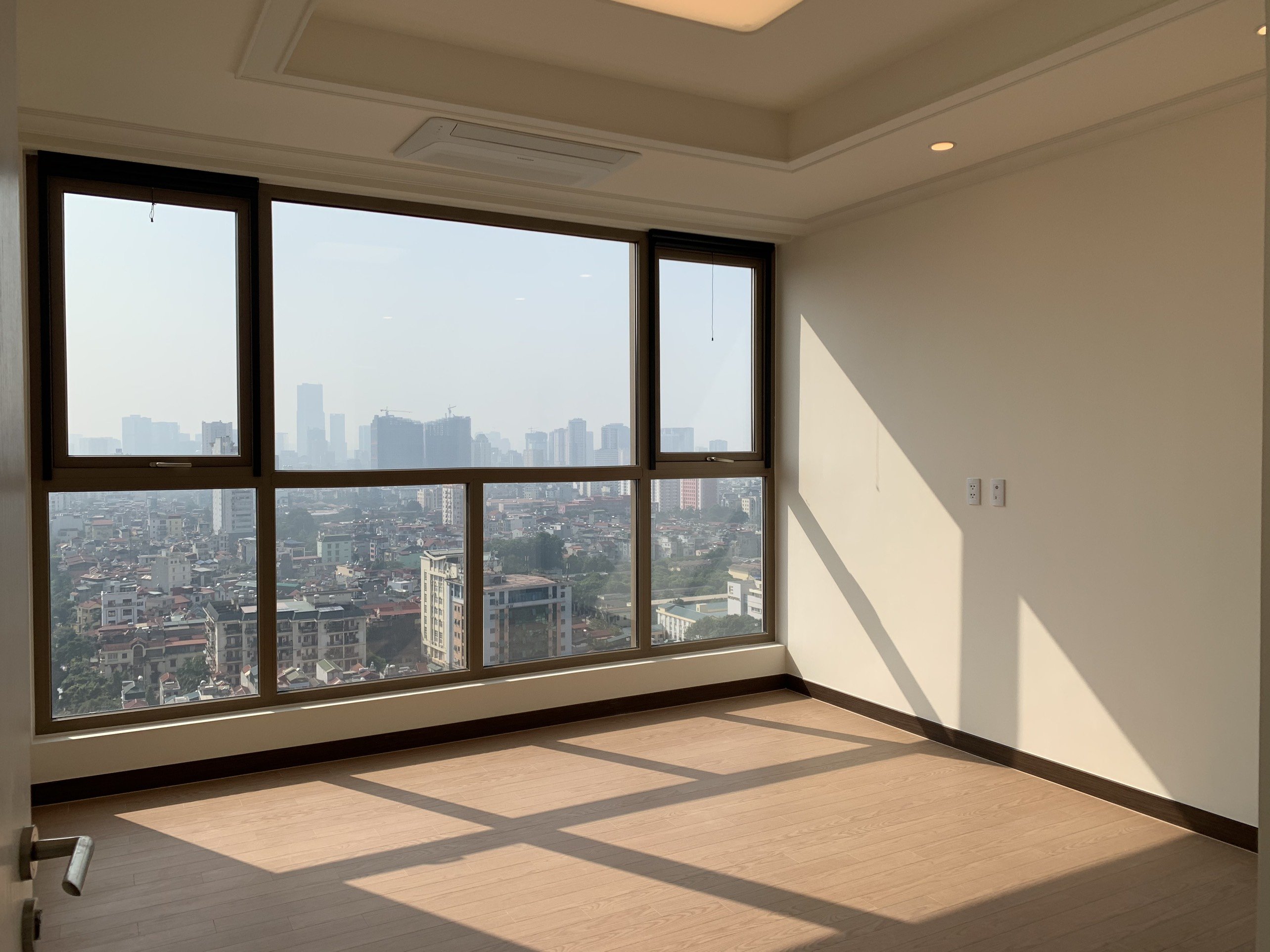 chính chủ cần bán căn hộ 04 phòng ngủ căn hoa hậu siêu đẹp 1