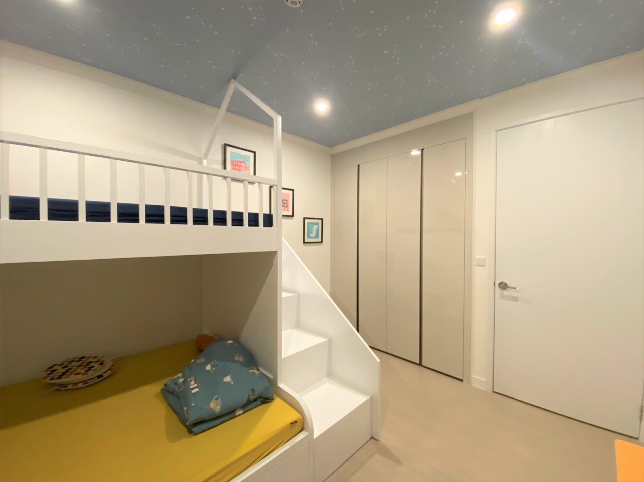 Chính chủ cho thuê căn 3 ngủ 113m2 full đồ mới, view thoáng tòa 903 Starlake 4