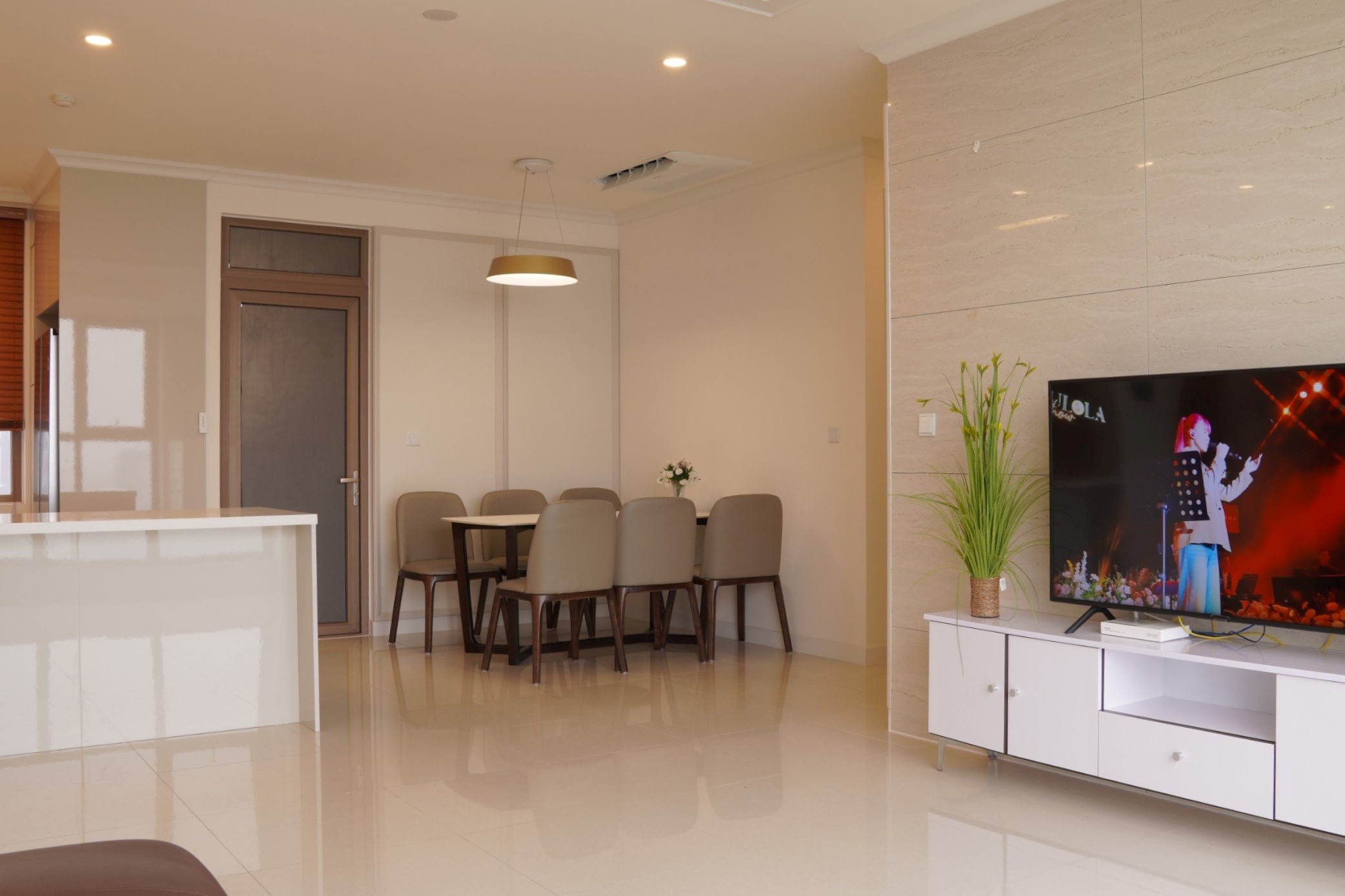 Chính chủ cho thuê căn hộ 3 ngủ 112m2 full đồ tầng cao tòa 902 Starlake 5