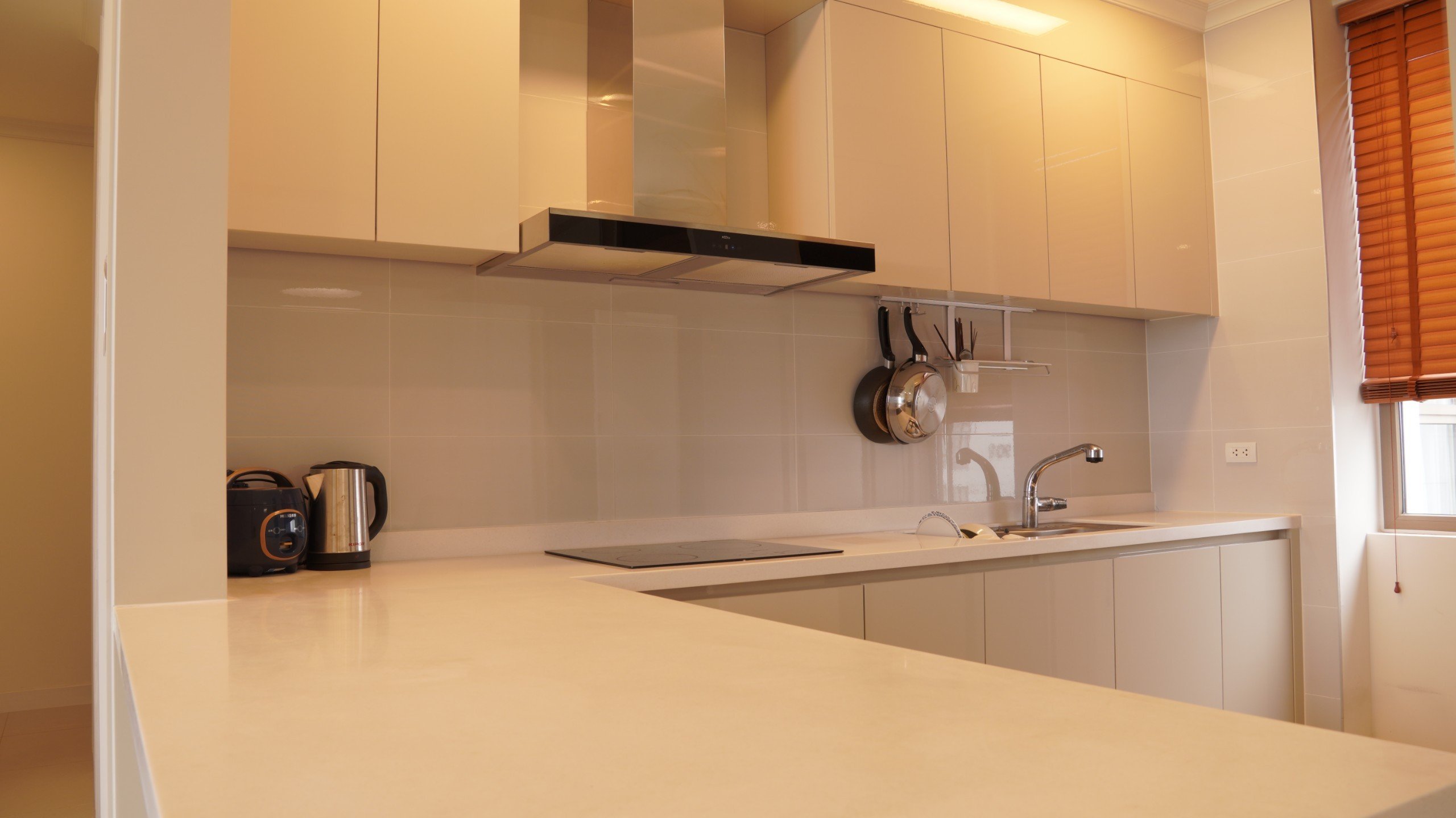 Chính chủ cho thuê căn hộ 3 ngủ 112m2 full đồ tầng cao tòa 902 Starlake 8