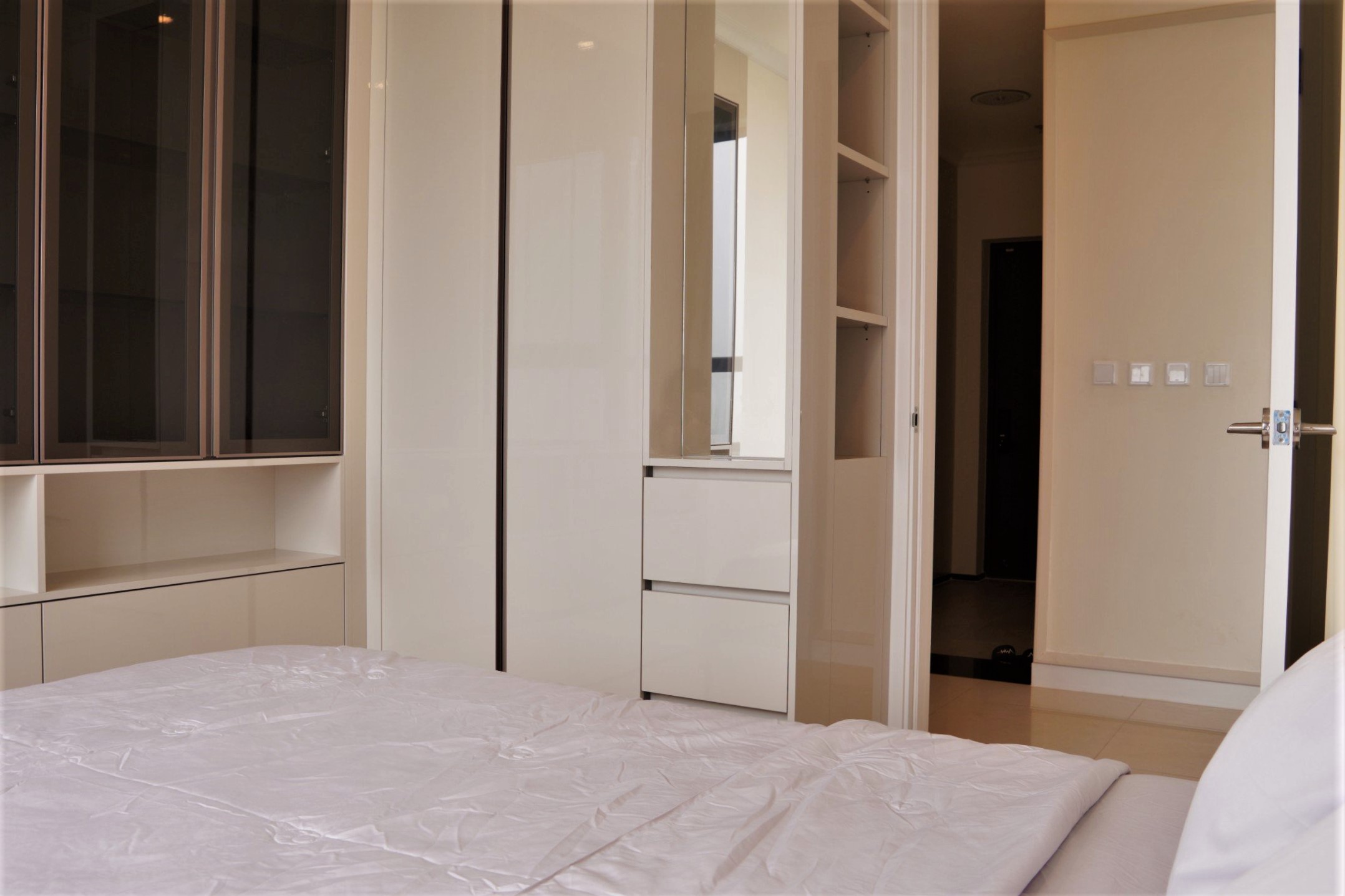 Chính chủ cho thuê căn hộ 3 ngủ 112m2 full đồ tầng cao tòa 902 Starlake 9
