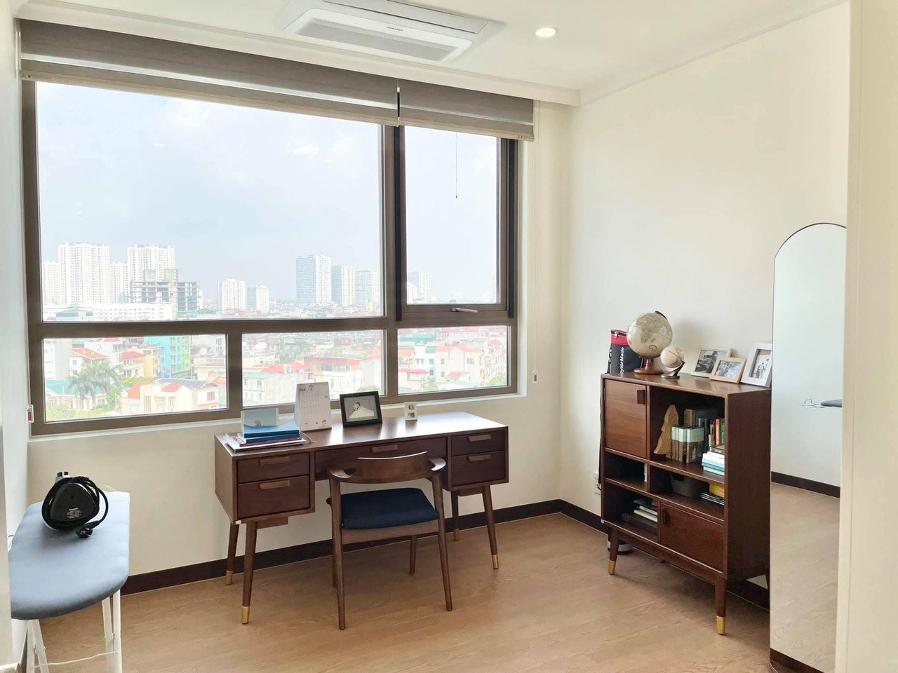 Chính chủ cho thuê căn hộ 3 phòng ngủ 125m2 nội thất cực đẹp chung cư Starlake 4