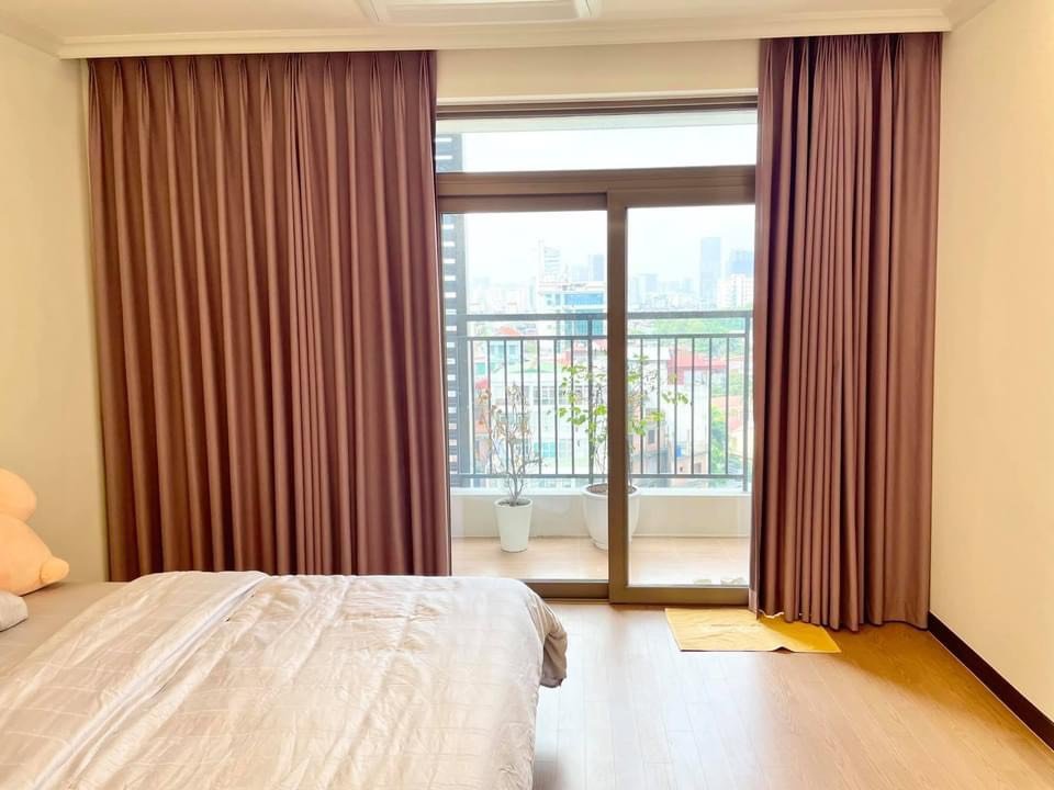 Chính chủ cho thuê căn hộ 3 phòng ngủ 125m2 nội thất cực đẹp chung cư Starlake 5