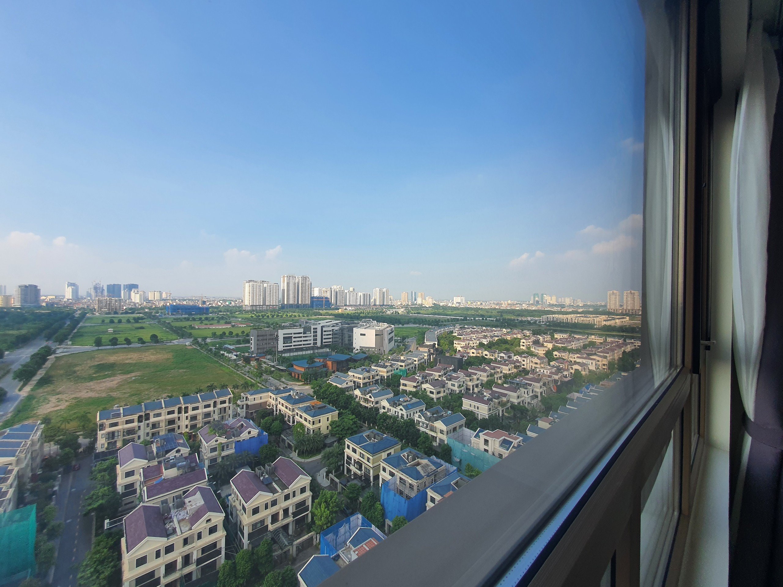 Chính chủ cho thuê căn hộ 3 phòng ngủ full đồ nội thất mới chung cư Starlake 11