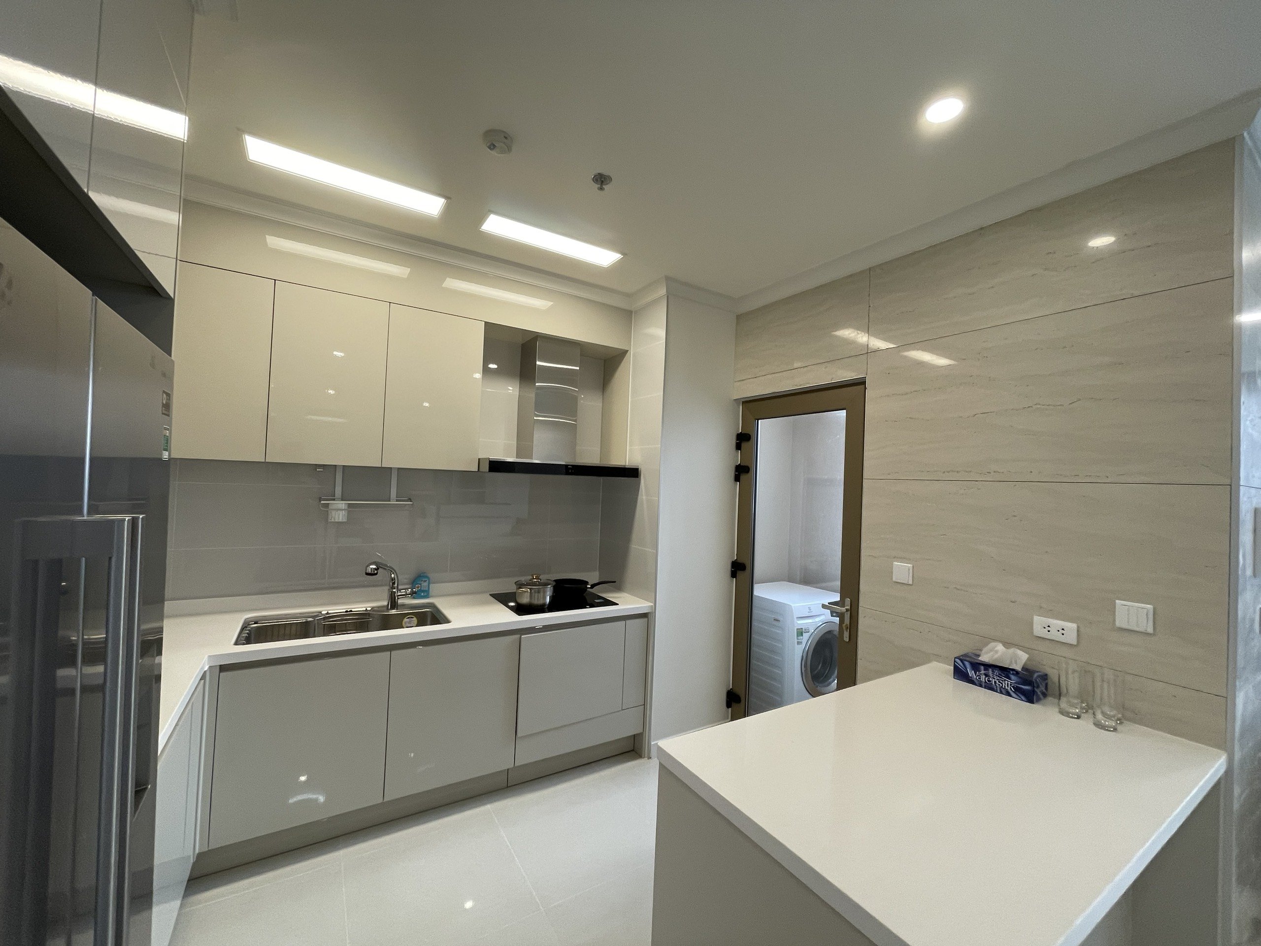 Chính chủ cho thuê căn hộ 3 phòng ngủ full đồ nội thất mới chung cư Starlake 4