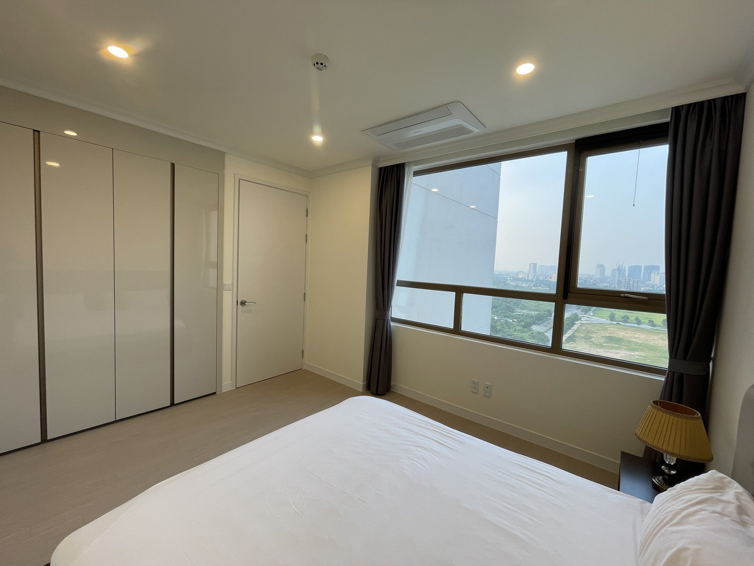 Chính chủ cho thuê căn hộ 3 phòng ngủ full đồ nội thất mới chung cư Starlake 7