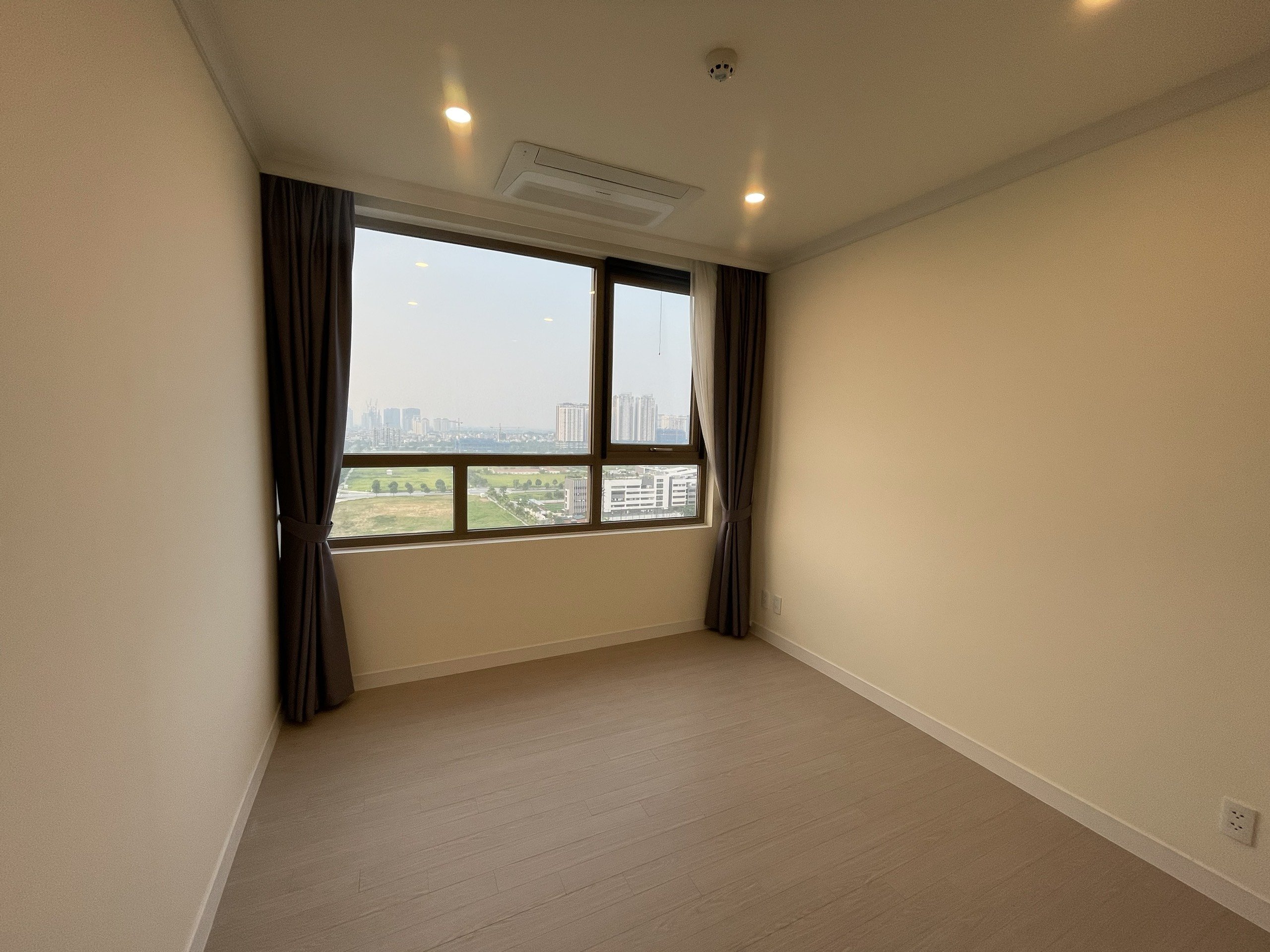 Chính chủ cho thuê căn hộ 3 phòng ngủ full đồ nội thất mới chung cư Starlake 8