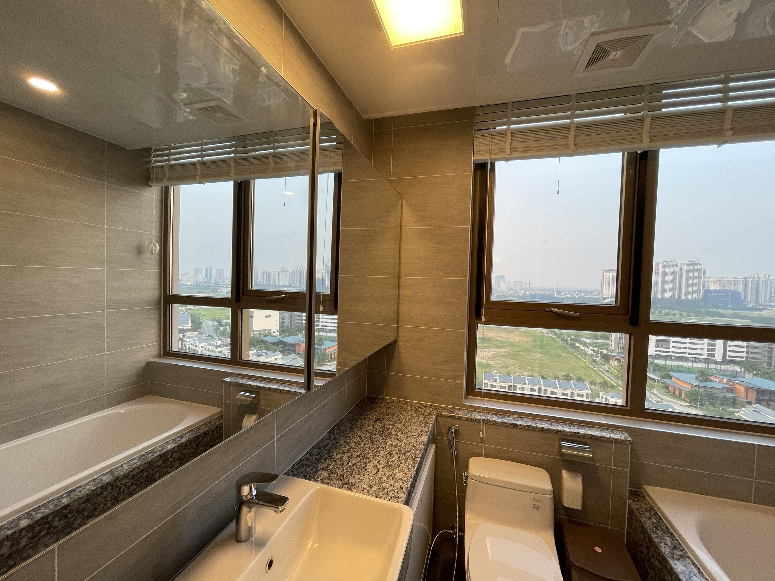 Chính chủ cho thuê căn hộ 3 phòng ngủ full đồ nội thất mới chung cư Starlake 9