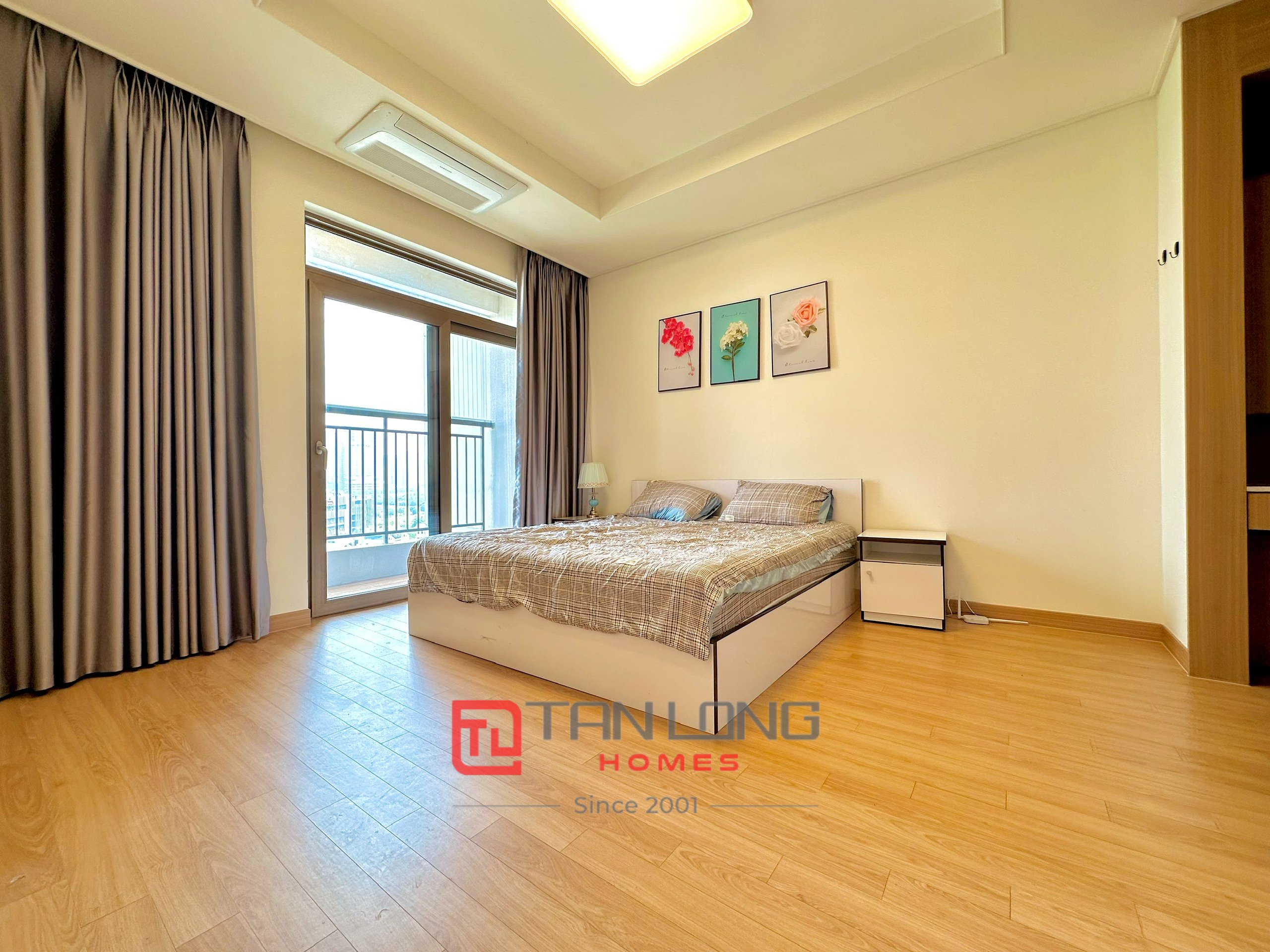 Chính chủ cho thuê căn hộ cao cấp 2 ngủ 91m2 view biệt thự tòa 902 Starlake 5