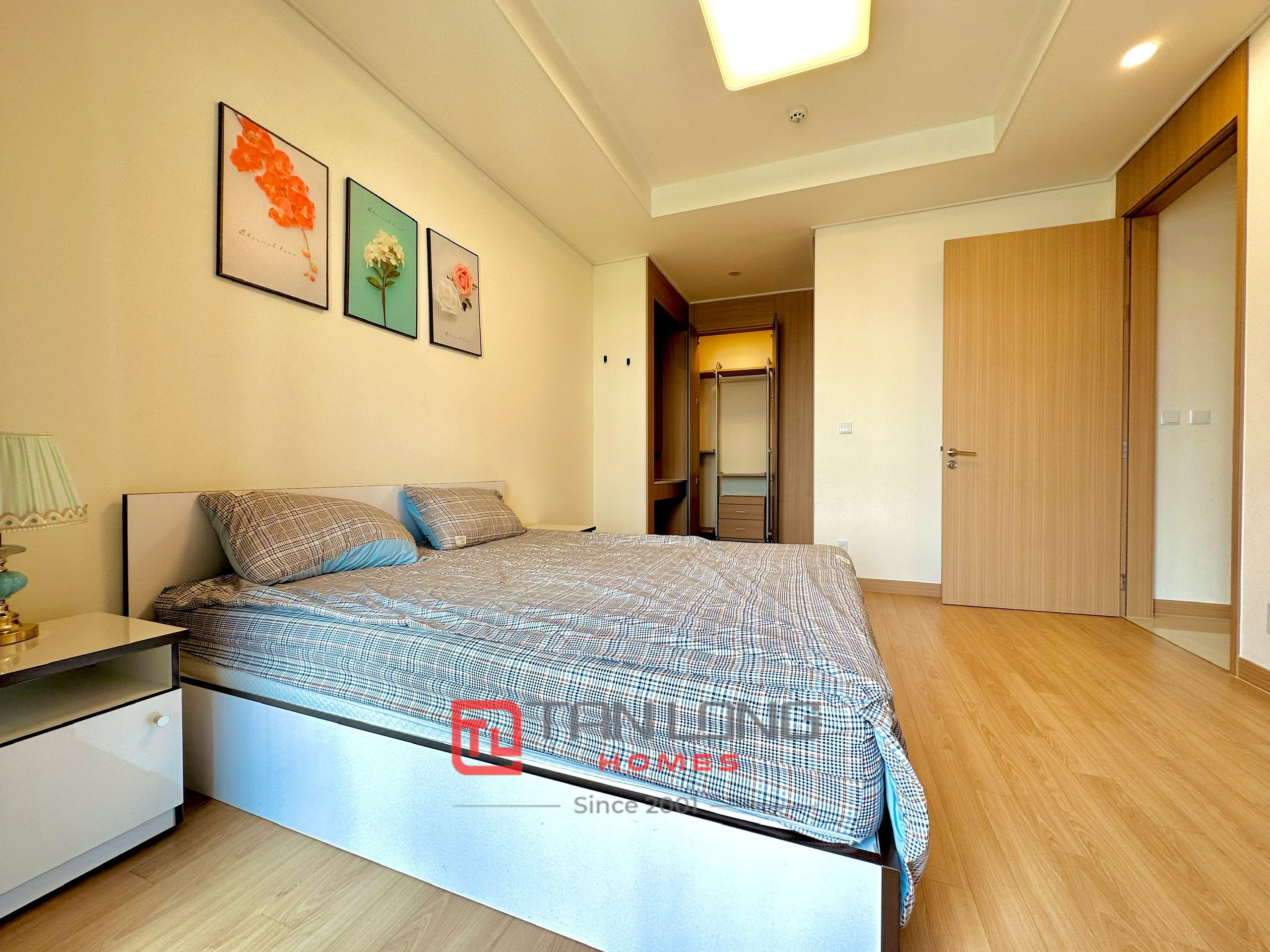 Chính chủ cho thuê căn hộ cao cấp 2 ngủ 91m2 view biệt thự tòa 902 Starlake 6