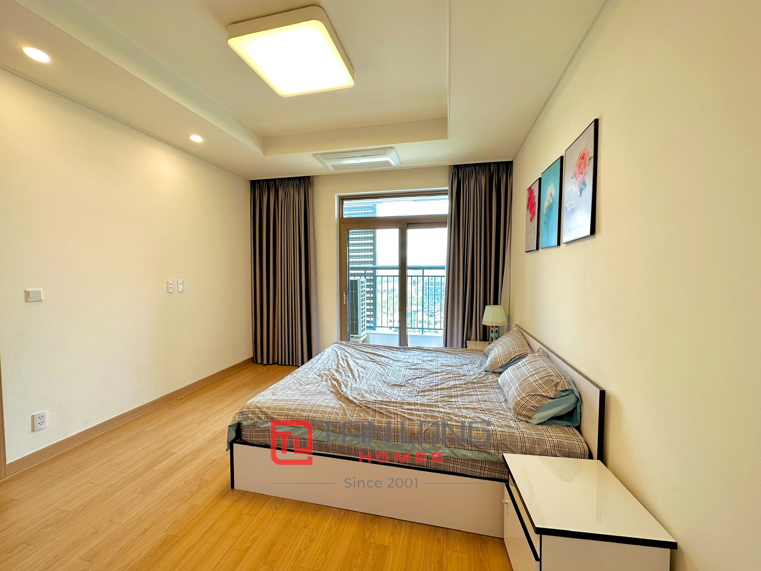 Chính chủ cho thuê căn hộ cao cấp 2 ngủ 91m2 view biệt thự tòa 902 Starlake 7