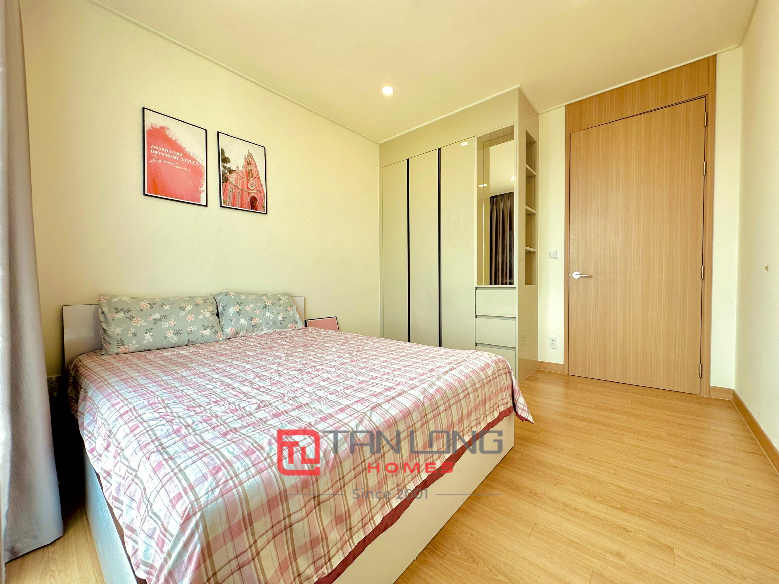 Chính chủ cho thuê căn hộ cao cấp 2 ngủ 91m2 view biệt thự tòa 902 Starlake 9