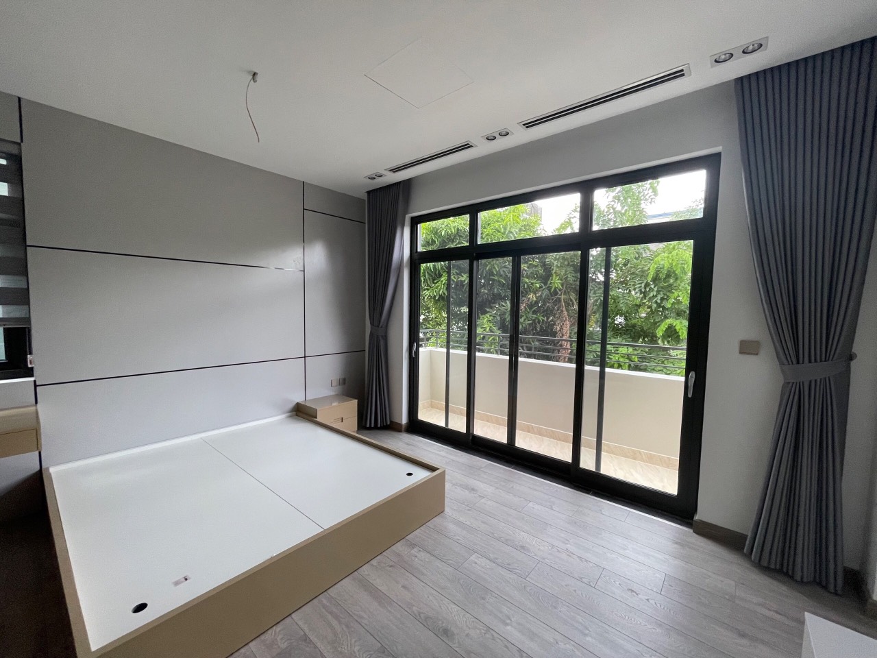 Cho thuê biệt thự 5PN/220m2 full đồ có thang máy đẳng cấp tại H11 Starlake 10
