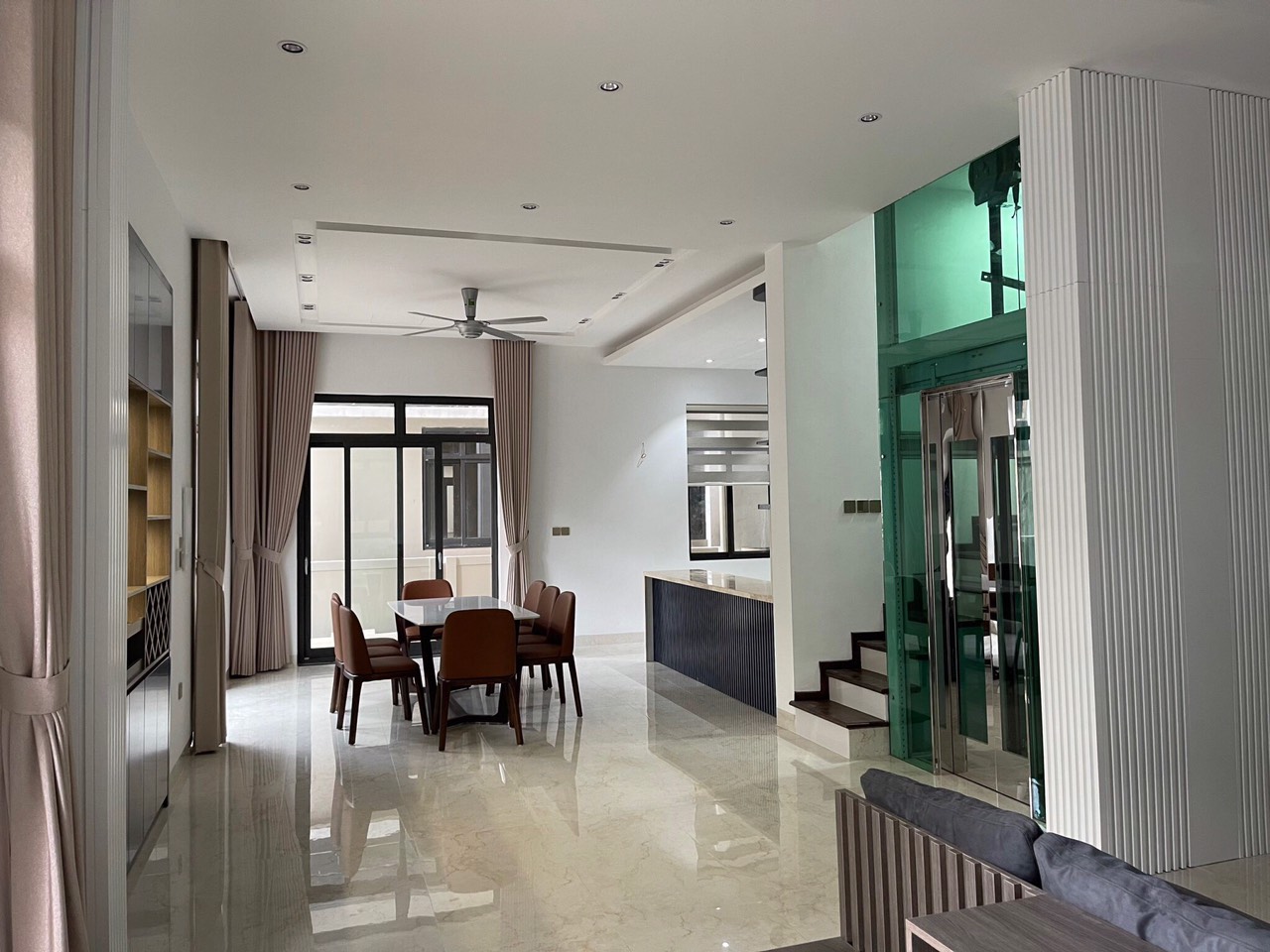 Cho thuê biệt thự 5PN/220m2 full đồ có thang máy đẳng cấp tại H11 Starlake 2