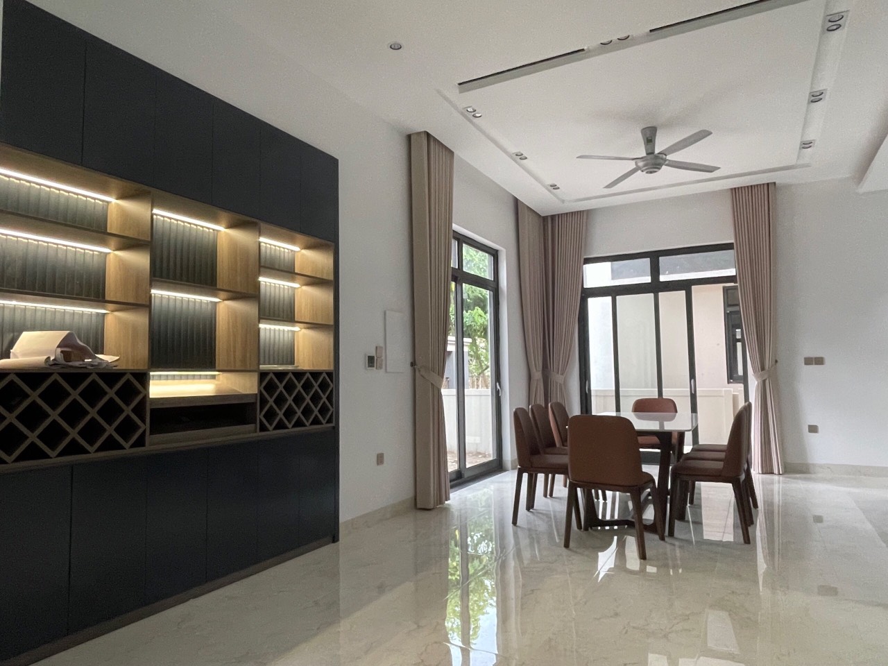 Cho thuê biệt thự 5PN/220m2 full đồ có thang máy đẳng cấp tại H11 Starlake 3