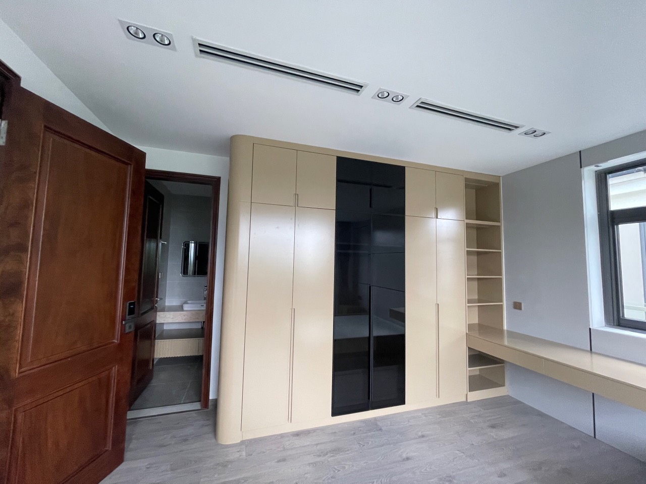 Cho thuê biệt thự 5PN/220m2 full đồ có thang máy đẳng cấp tại H11 Starlake 7