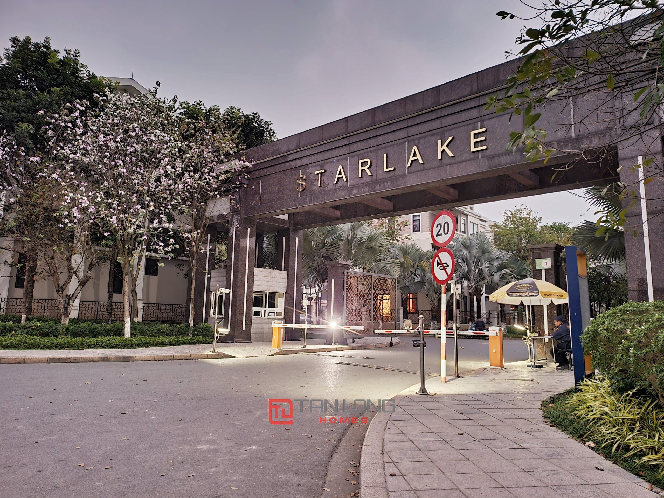 Cho thuê biệt thự đơn lập 313m2 x 3 tầng mới tại H7 Starlake KĐT Tây Hồ Tây 1
