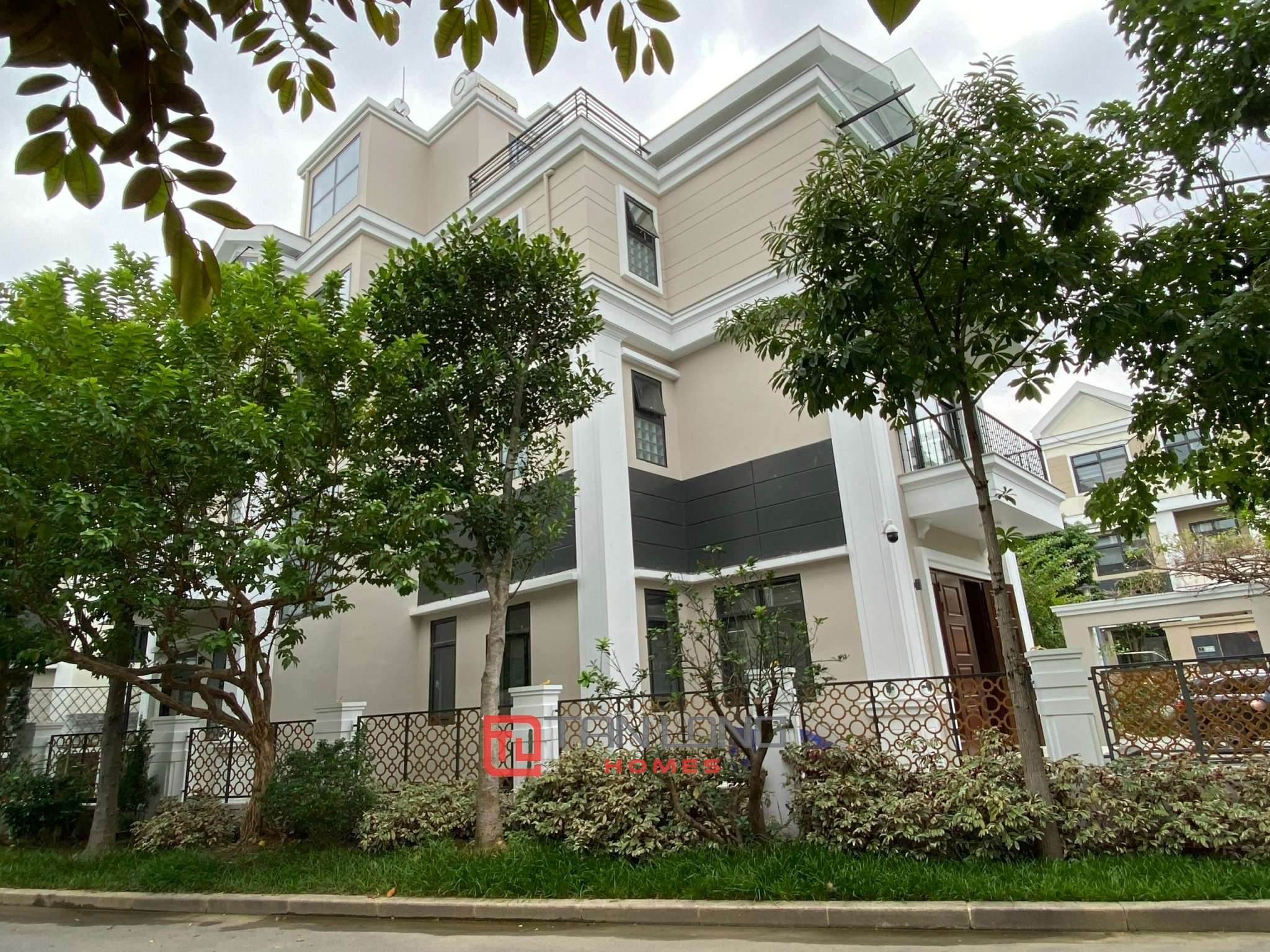 Cho thuê biệt thự đơn lập 313m2 x 3 tầng mới tại H7 Starlake KĐT Tây Hồ Tây 2