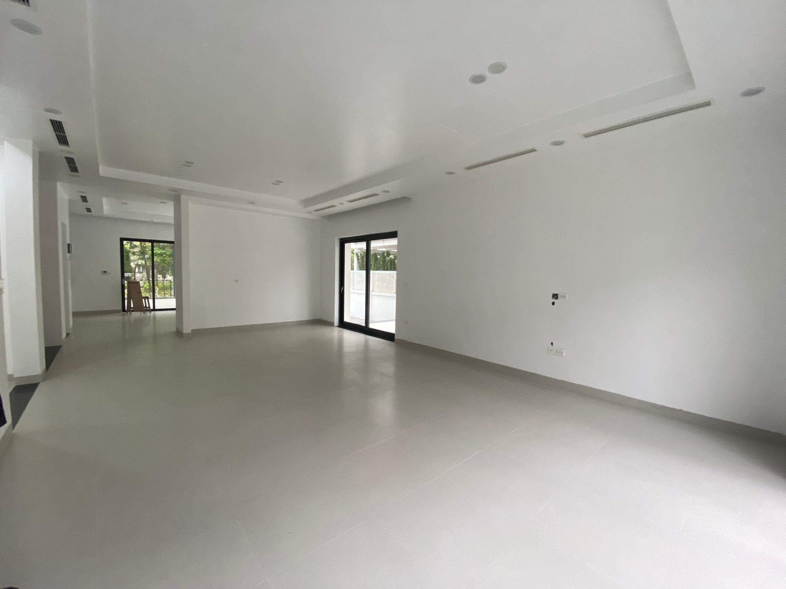 Cho thuê biệt thự đơn lập 323m2 x 4 tầng, hoàn thiện cơ bản tại Starlake 4