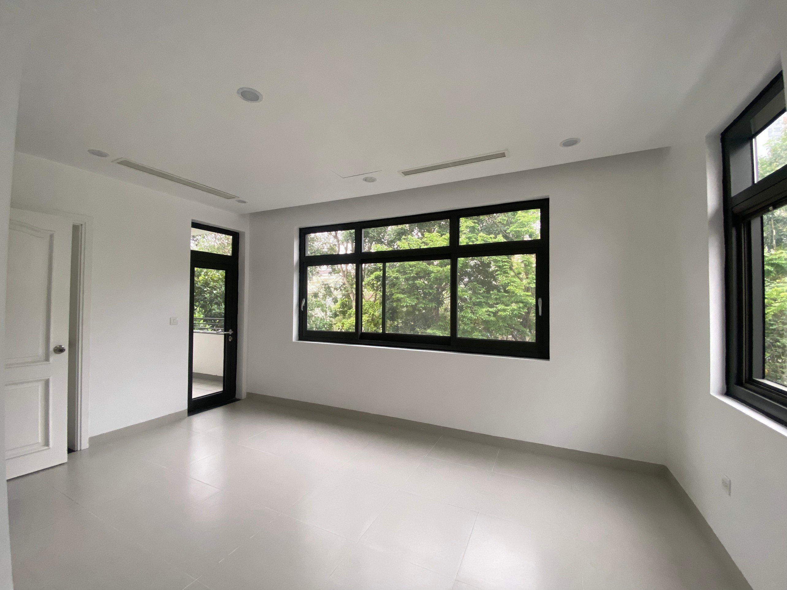 Cho thuê biệt thự đơn lập 323m2 x 4 tầng, hoàn thiện cơ bản tại Starlake 7