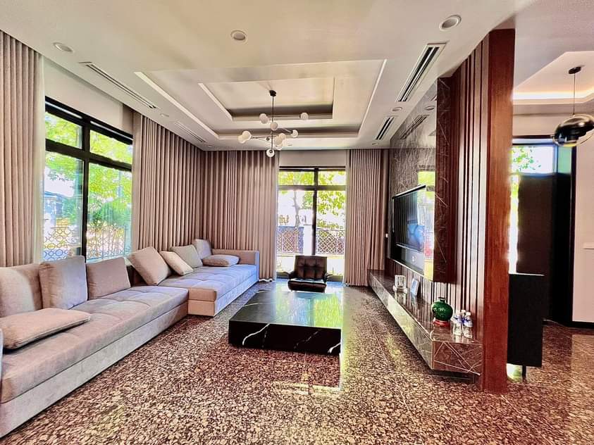 Cho thuê biệt thự đơn lập, căn góc 294m2 x 3 tầng full đồ tại H7 Starlake 1
