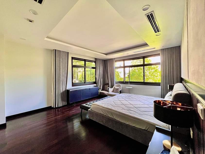 Cho thuê biệt thự đơn lập, căn góc 294m2 x 3 tầng full đồ tại H7 Starlake 5
