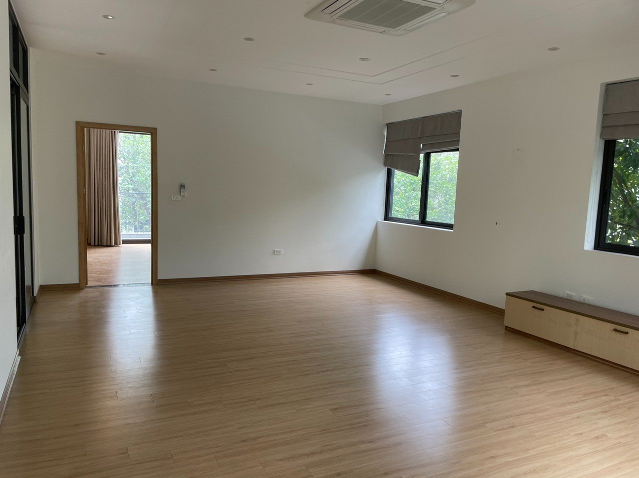 Cho thuê biệt thự đơn lập Starlake: 285m2 x 3,5 tầng hoàn thiện full đồ, vào ở luôn 10