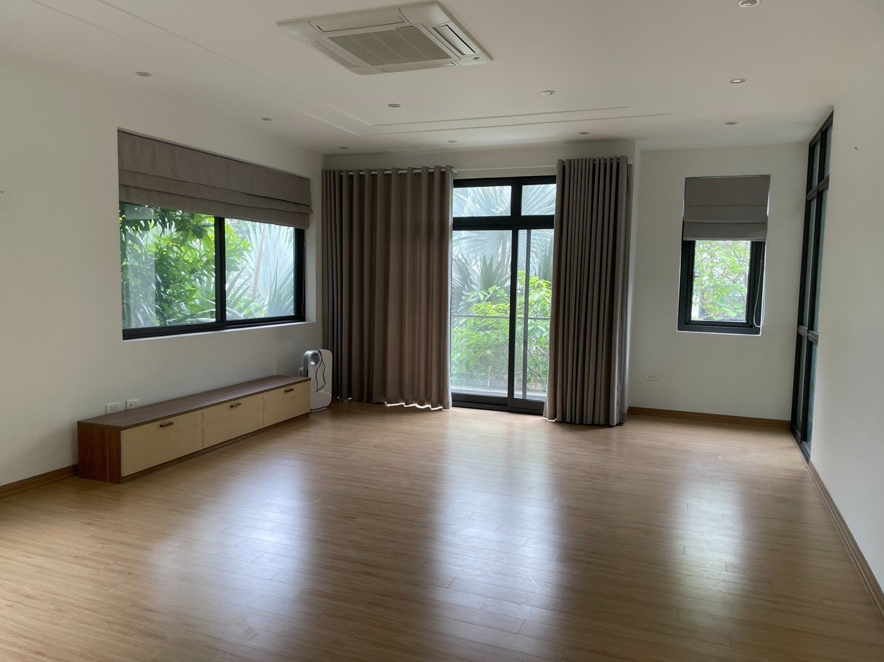 Cho thuê biệt thự đơn lập Starlake: 285m2 x 3,5 tầng hoàn thiện full đồ, vào ở luôn 13