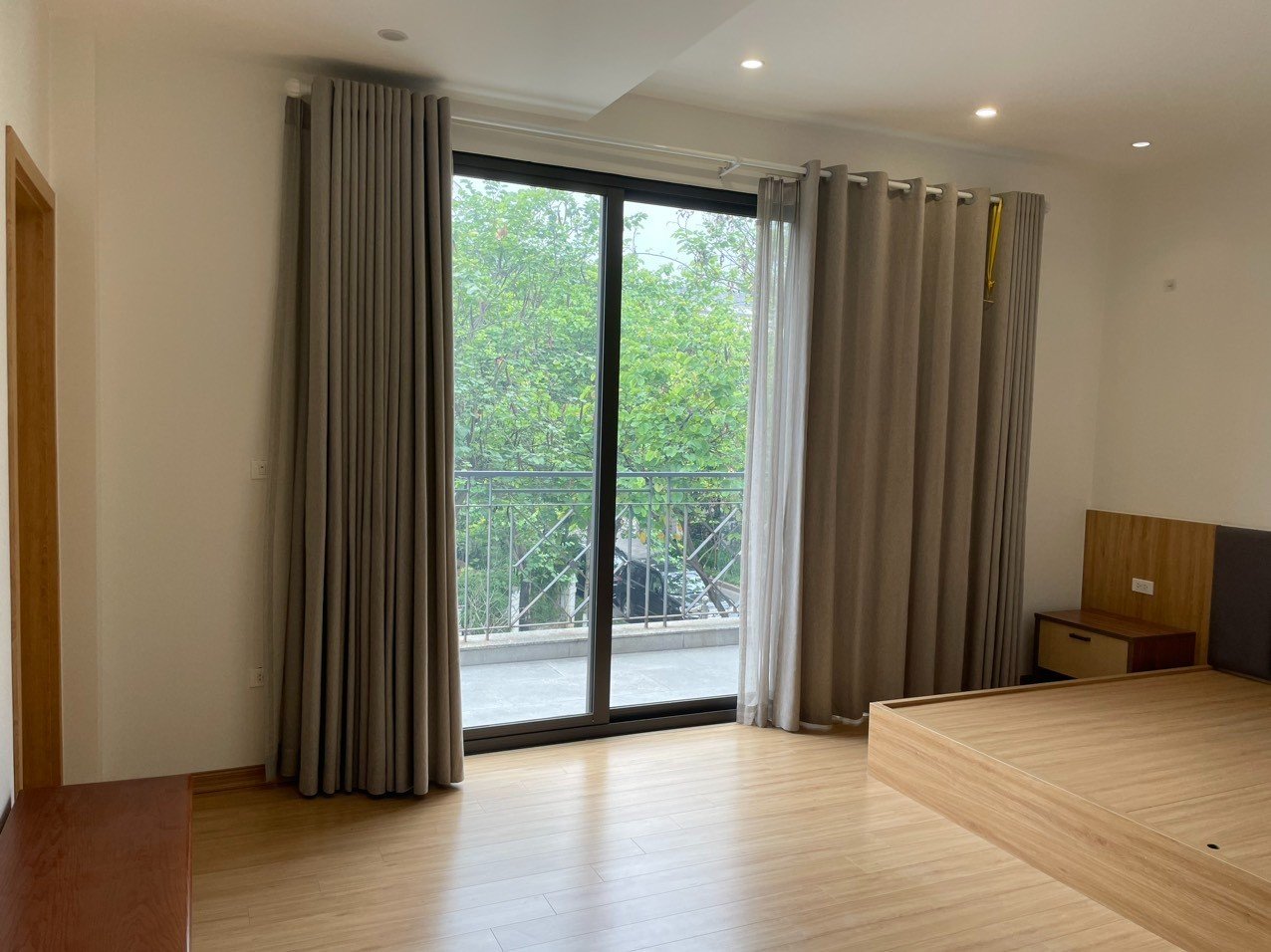 Cho thuê biệt thự đơn lập Starlake: 285m2 x 3,5 tầng hoàn thiện full đồ, vào ở luôn 9