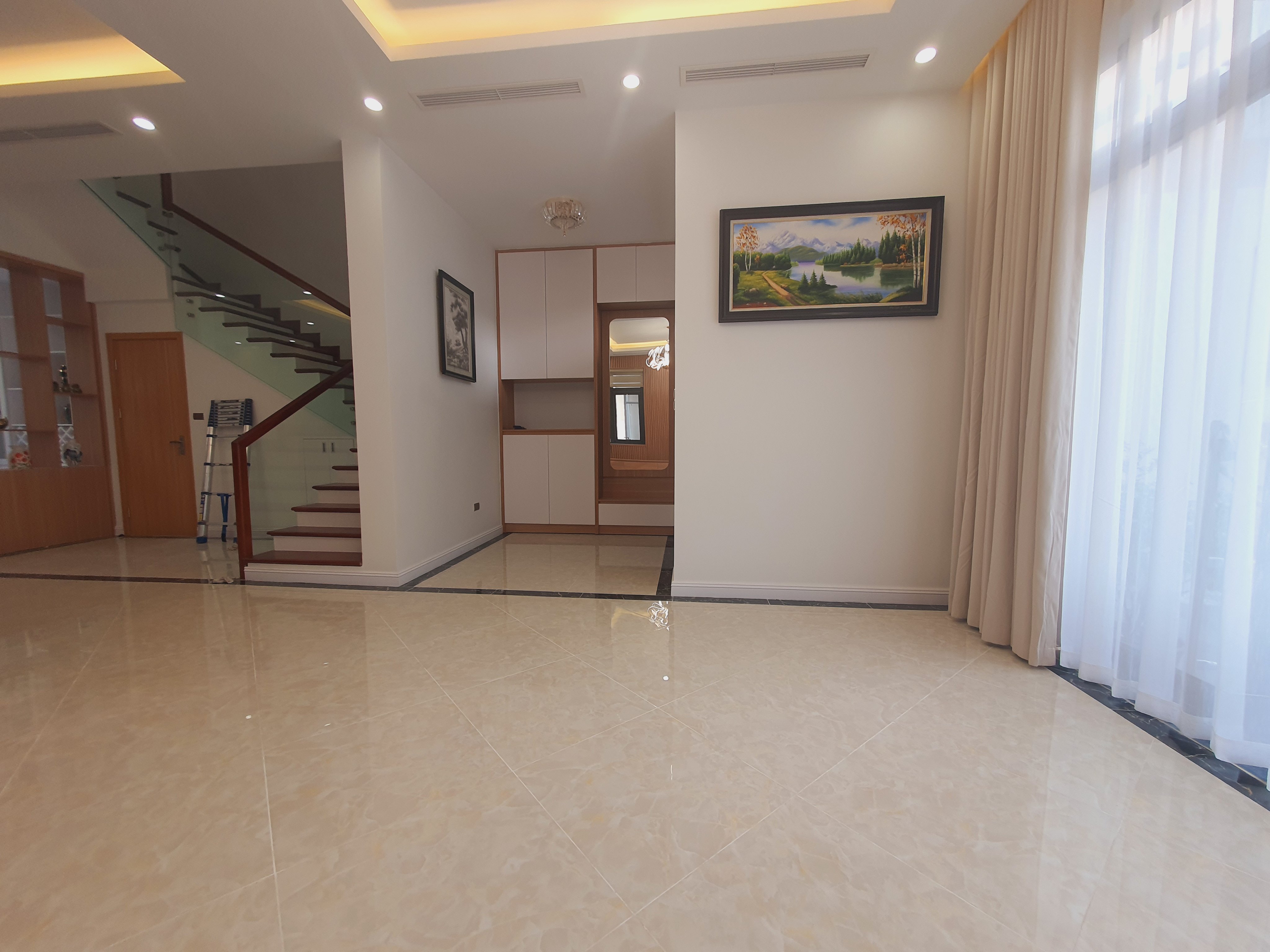 Cho thuê biệt thự full đồ duy nhất tại Starlake Tây Hồ Tây 3