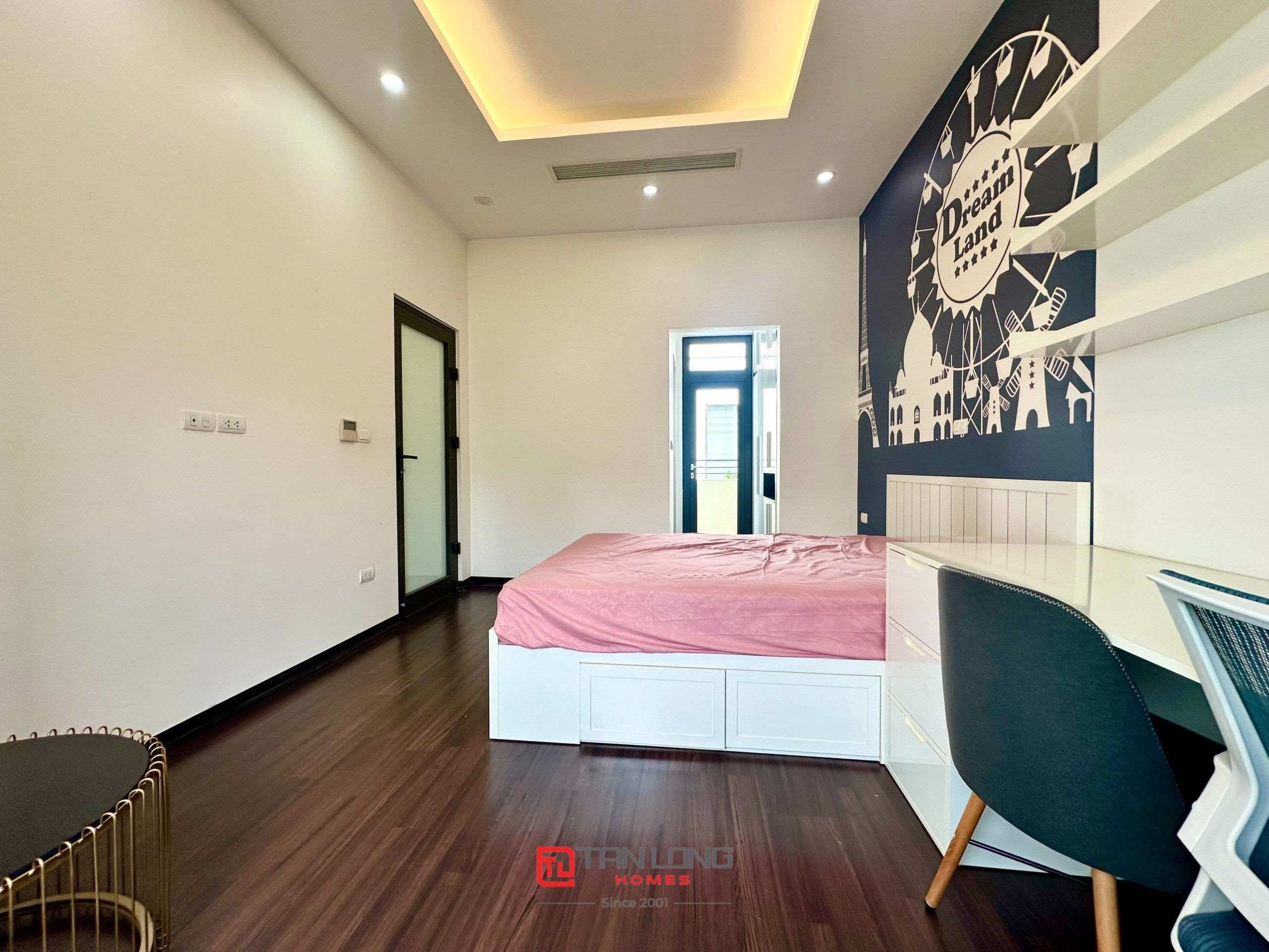 Cho thuê biệt thự H7 Starlake: DT 222m2 x 3 tầng, 4 phòng ngủ, có sân vườn rộng 10