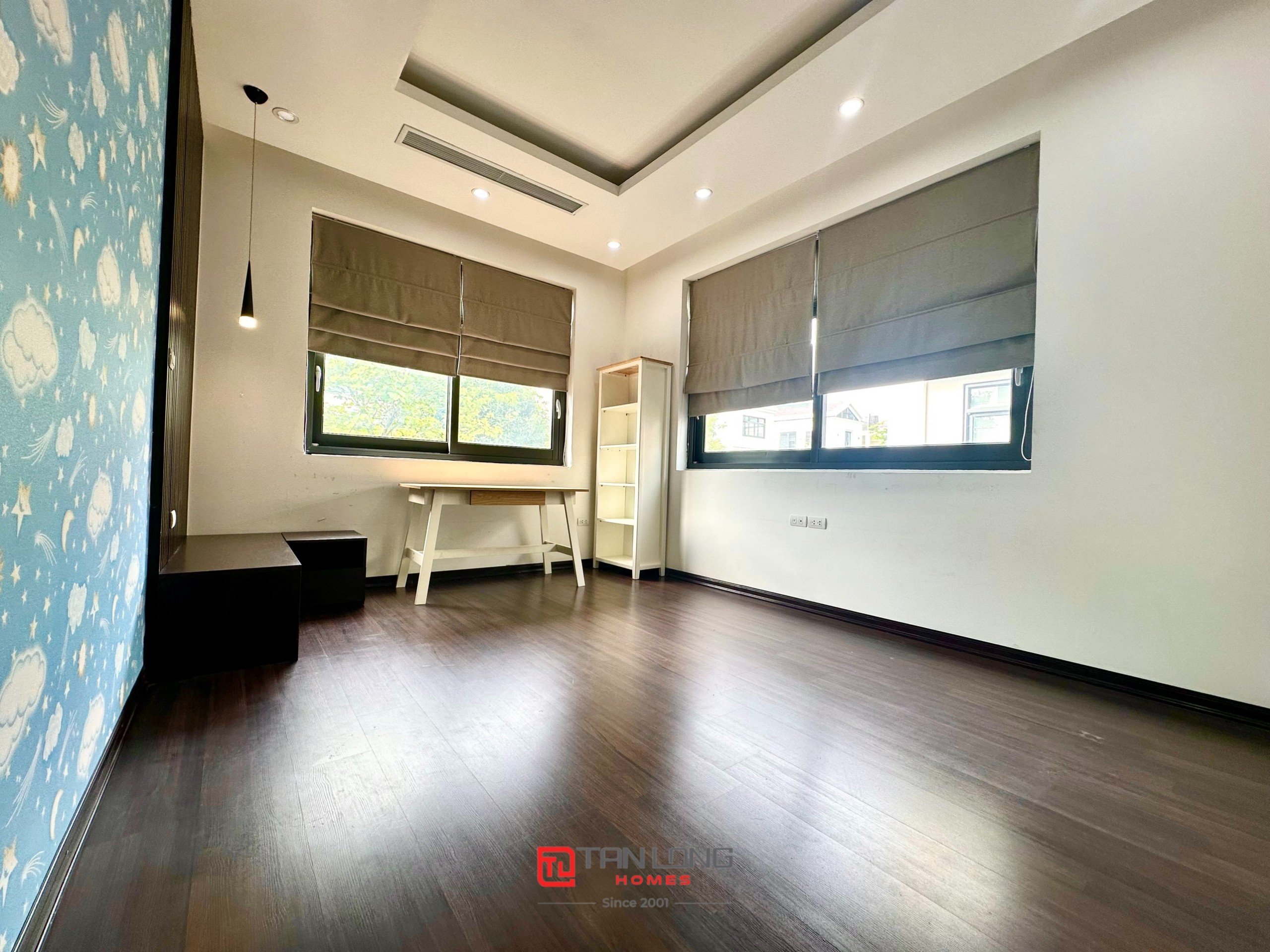 Cho thuê biệt thự H7 Starlake: DT 222m2 x 3 tầng, 4 phòng ngủ, có sân vườn rộng 11