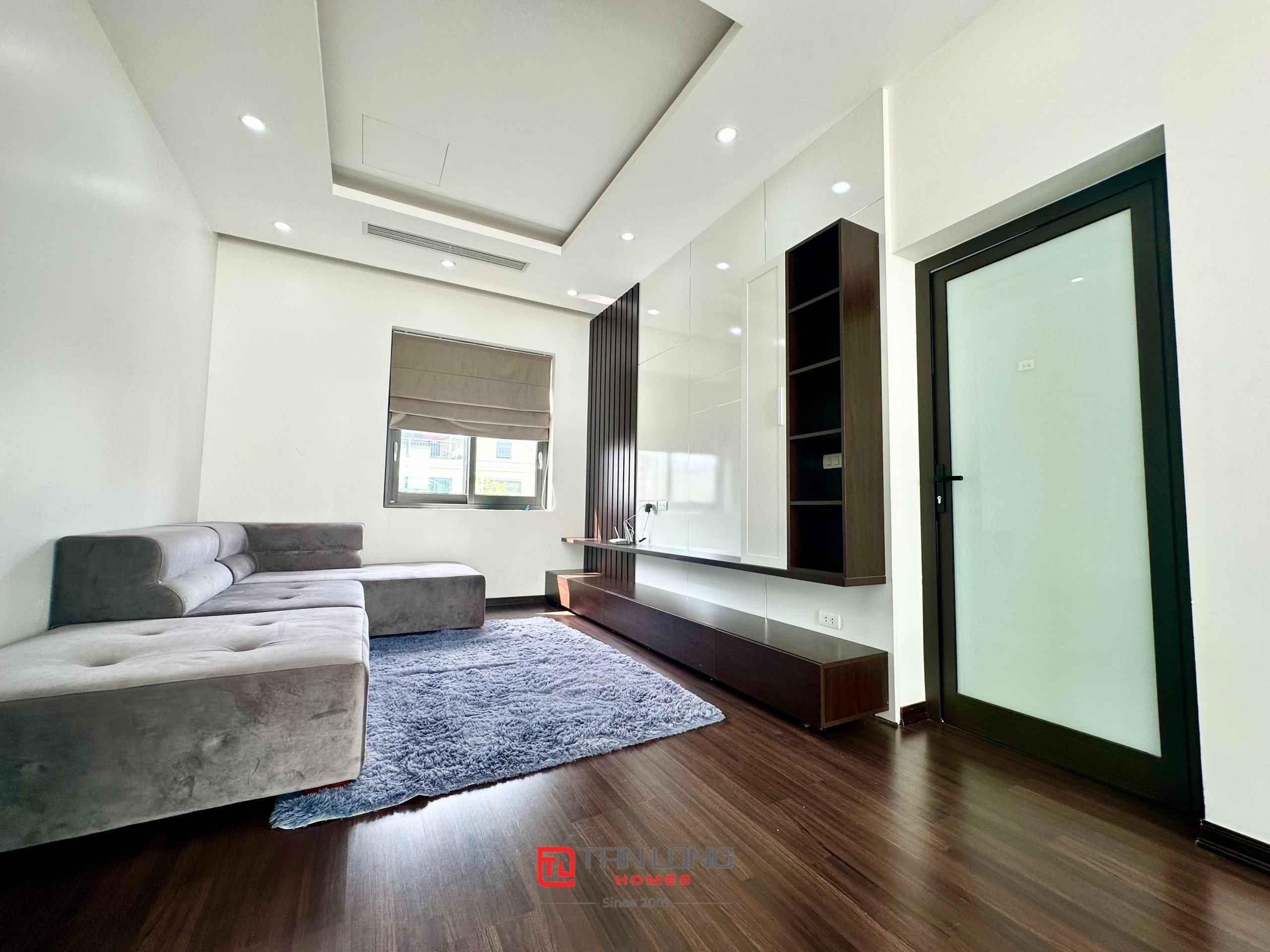 Cho thuê biệt thự H7 Starlake: DT 222m2 x 3 tầng, 4 phòng ngủ, có sân vườn rộng 13
