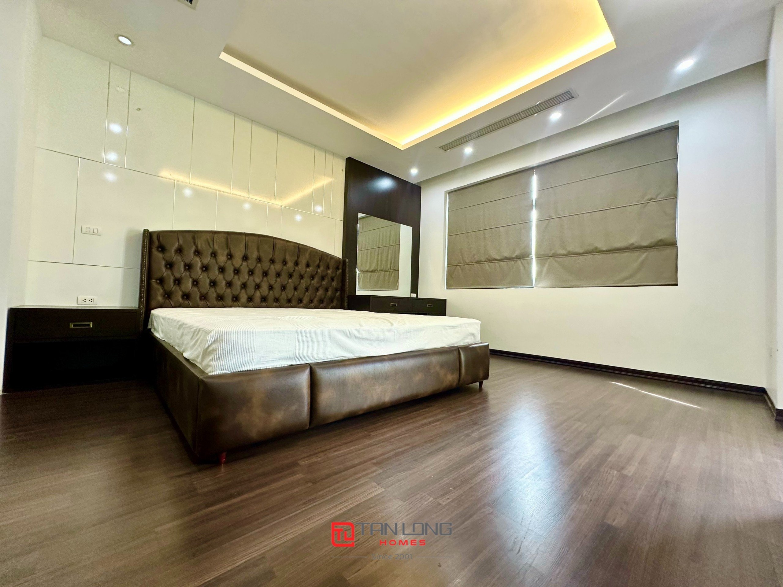 Cho thuê biệt thự H7 Starlake: DT 222m2 x 3 tầng, 4 phòng ngủ, có sân vườn rộng 6