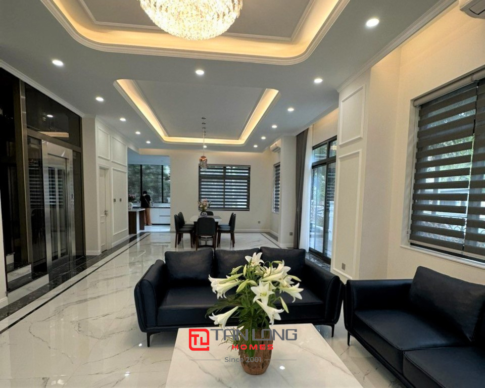 Cho thuê biệt thự song lập căn góc view bể bơi 222m2 có thang máy tại Starlake 1