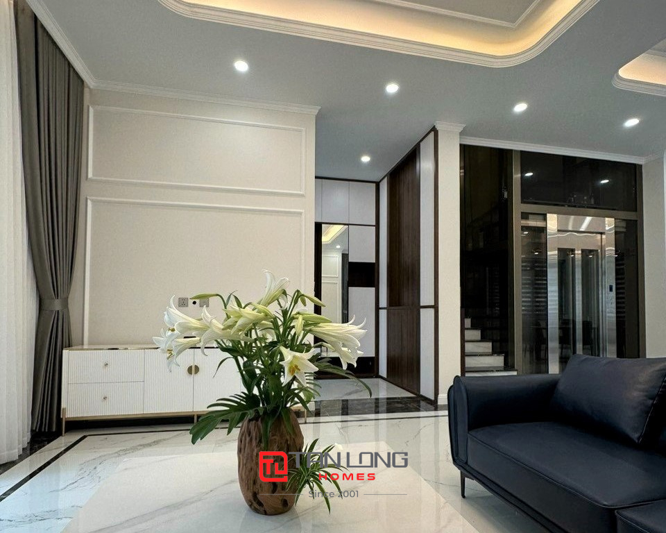 Cho thuê biệt thự song lập căn góc view bể bơi 222m2 có thang máy tại Starlake 3