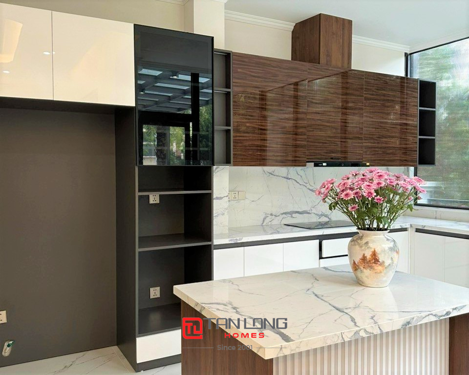 Cho thuê biệt thự song lập căn góc view bể bơi 222m2 có thang máy tại Starlake 9