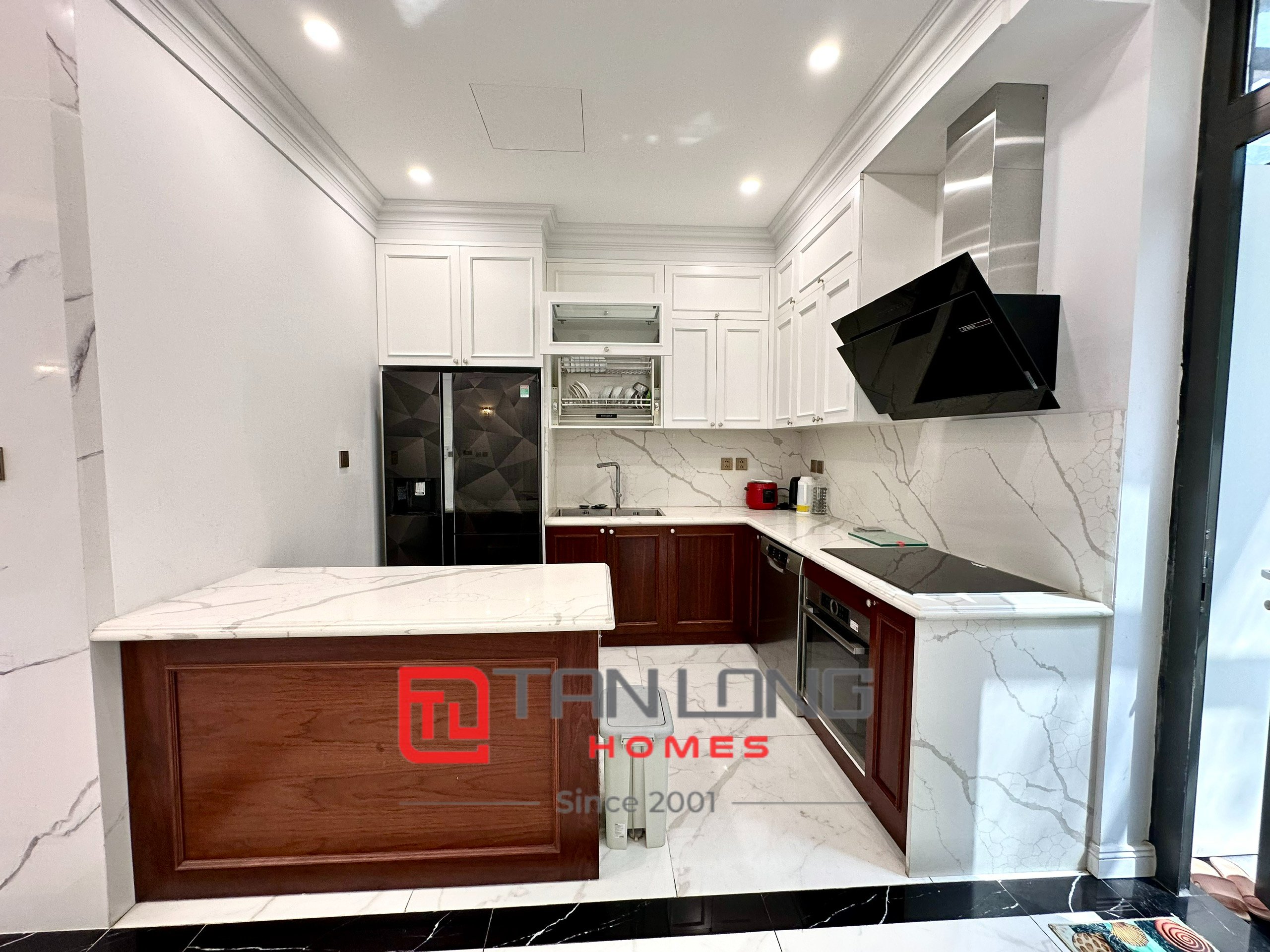 Cho thuê biệt thự song lập H6 Starlake: 5PN/215m2 full đồ nhập khẩu, có thang máy 12