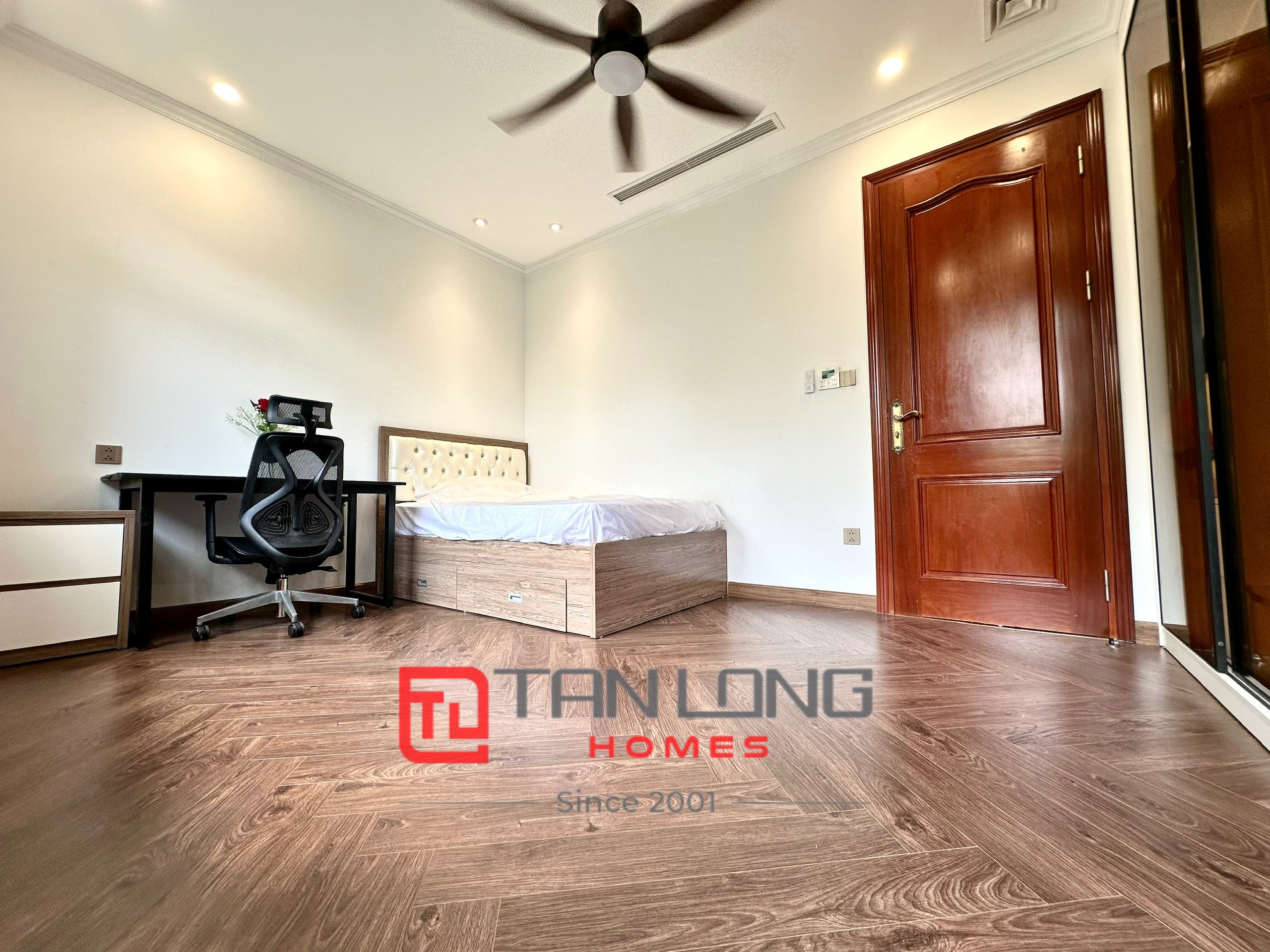 Cho thuê biệt thự song lập H6 Starlake: 5PN/215m2 full đồ nhập khẩu, có thang máy 16