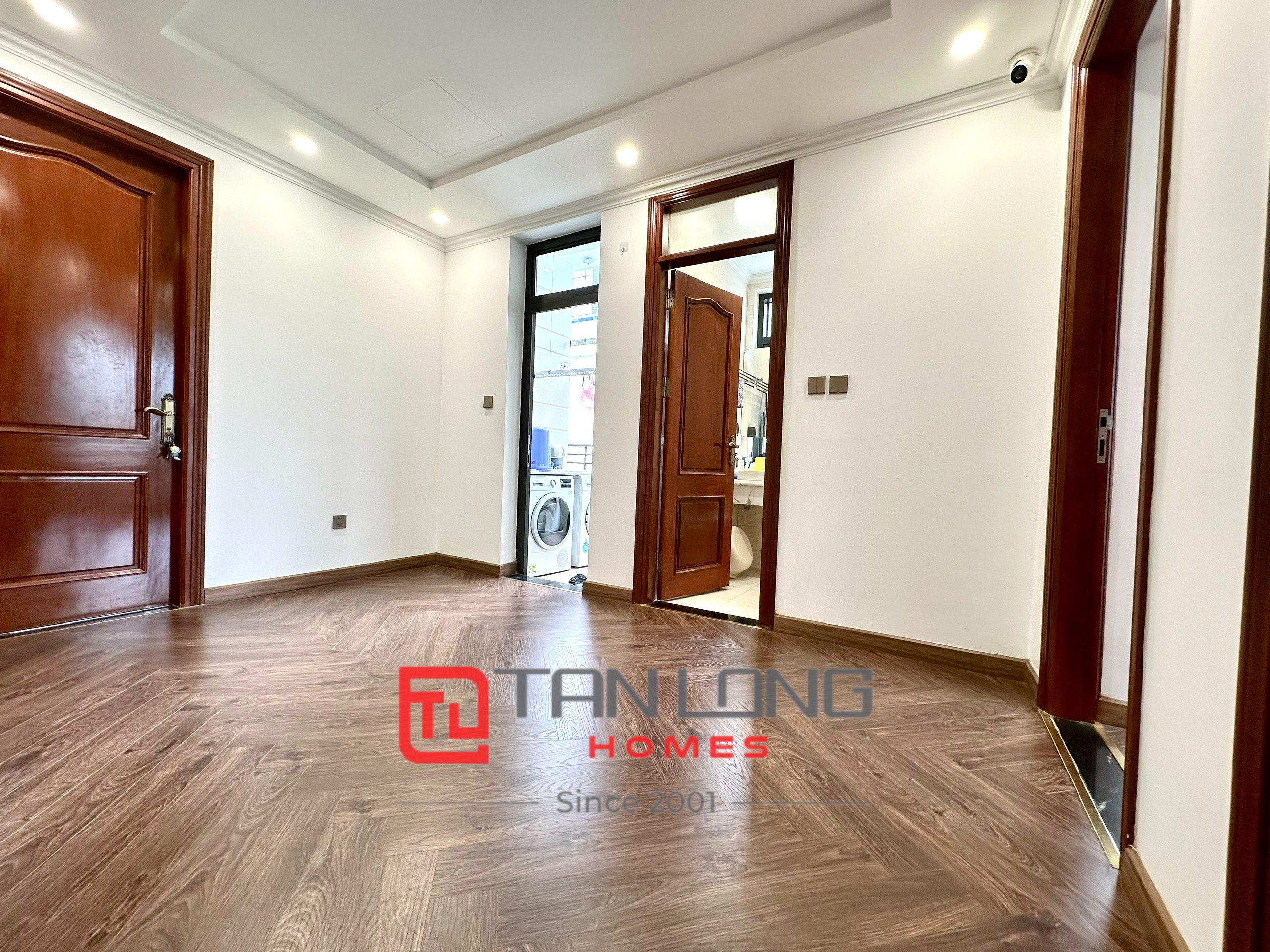 Cho thuê biệt thự song lập H6 Starlake: 5PN/215m2 full đồ nhập khẩu, có thang máy 18