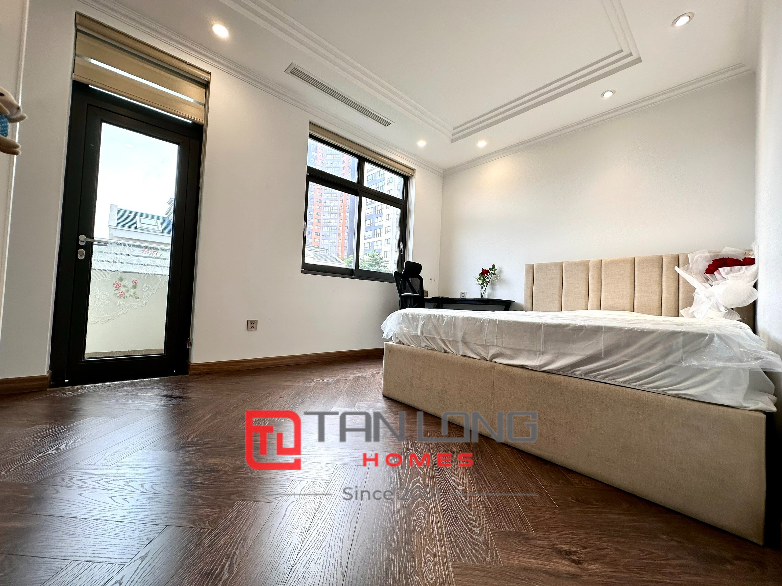 Cho thuê biệt thự song lập H6 Starlake: 5PN/215m2 full đồ nhập khẩu, có thang máy 22