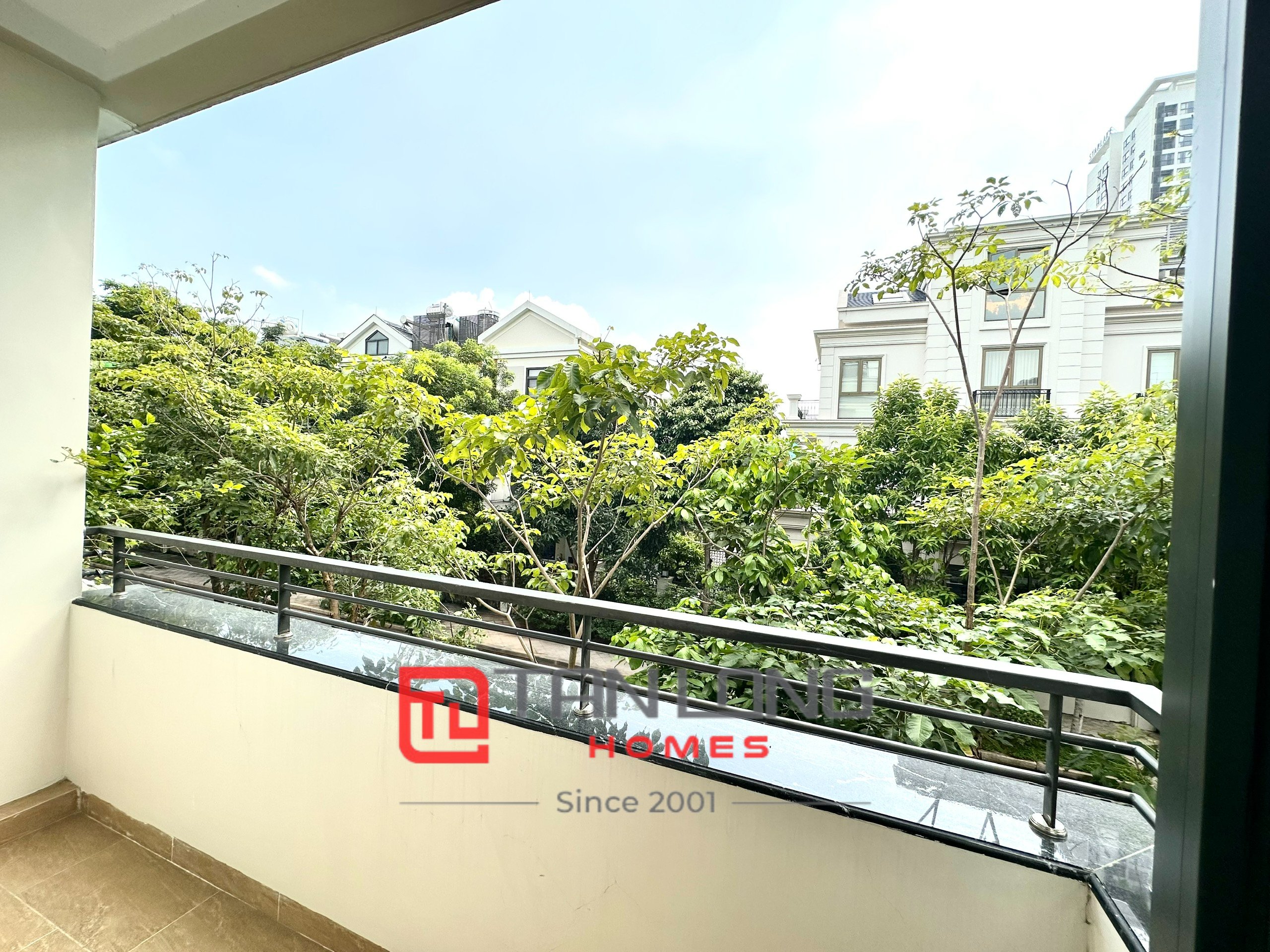 Cho thuê biệt thự song lập H6 Starlake: 5PN/215m2 full đồ nhập khẩu, có thang máy 30
