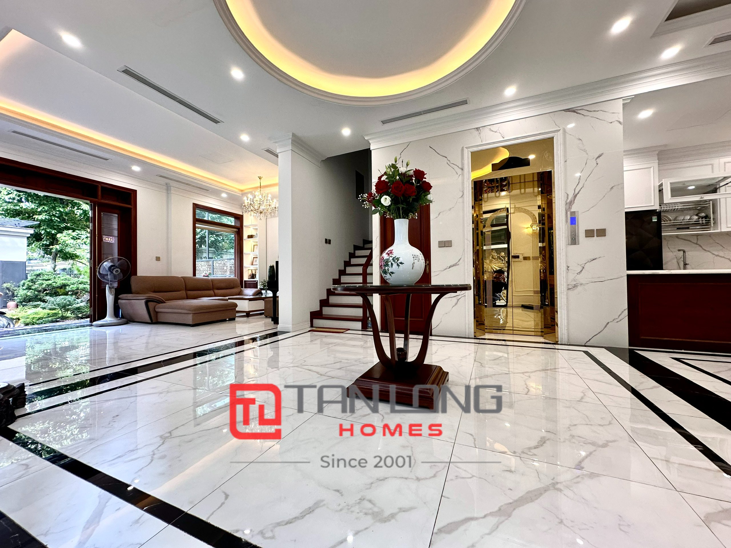 Cho thuê biệt thự song lập H6 Starlake: 5PN/215m2 full đồ nhập khẩu, có thang máy 5