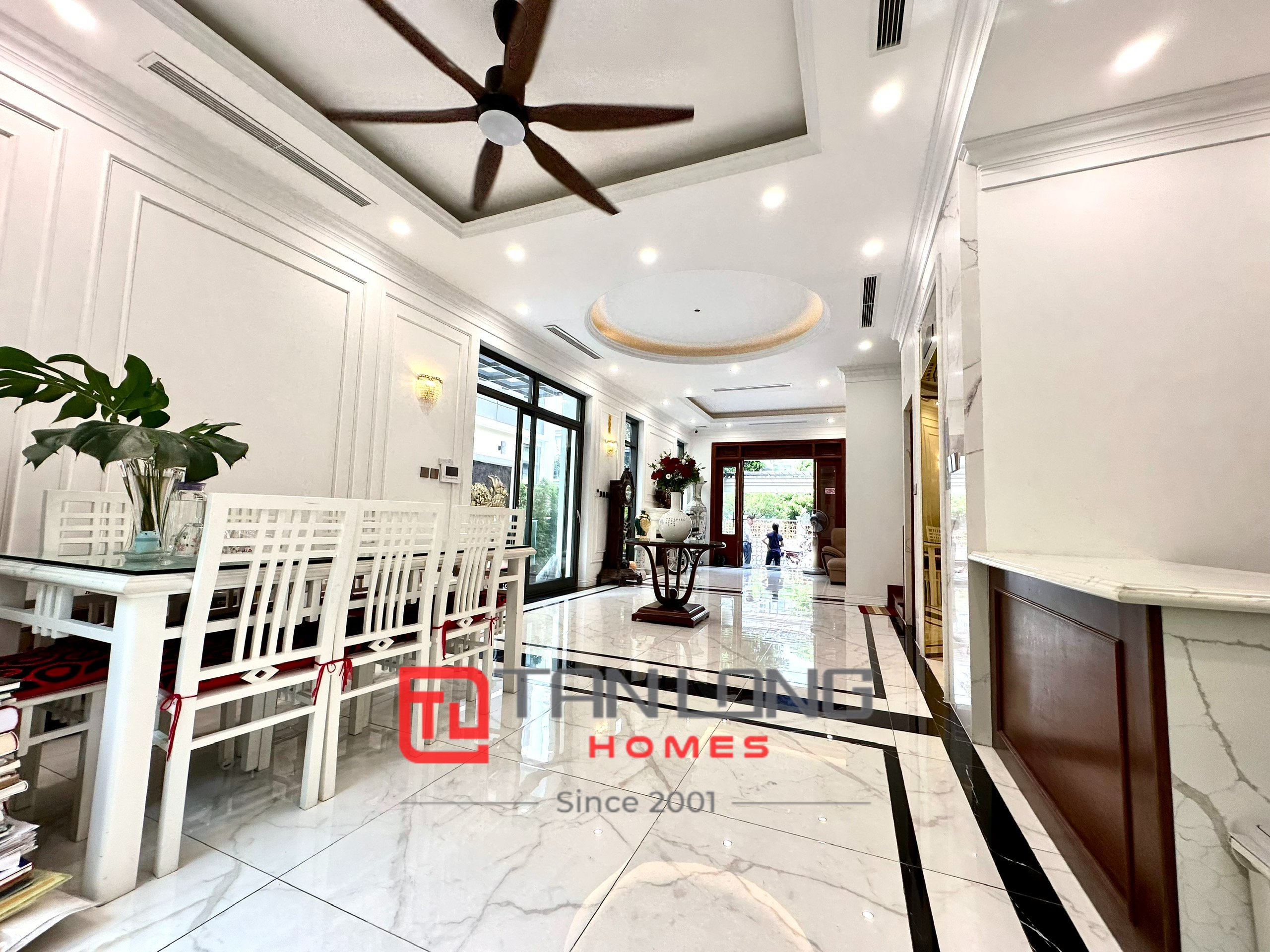 Cho thuê biệt thự song lập H6 Starlake: 5PN/215m2 full đồ nhập khẩu, có thang máy 9