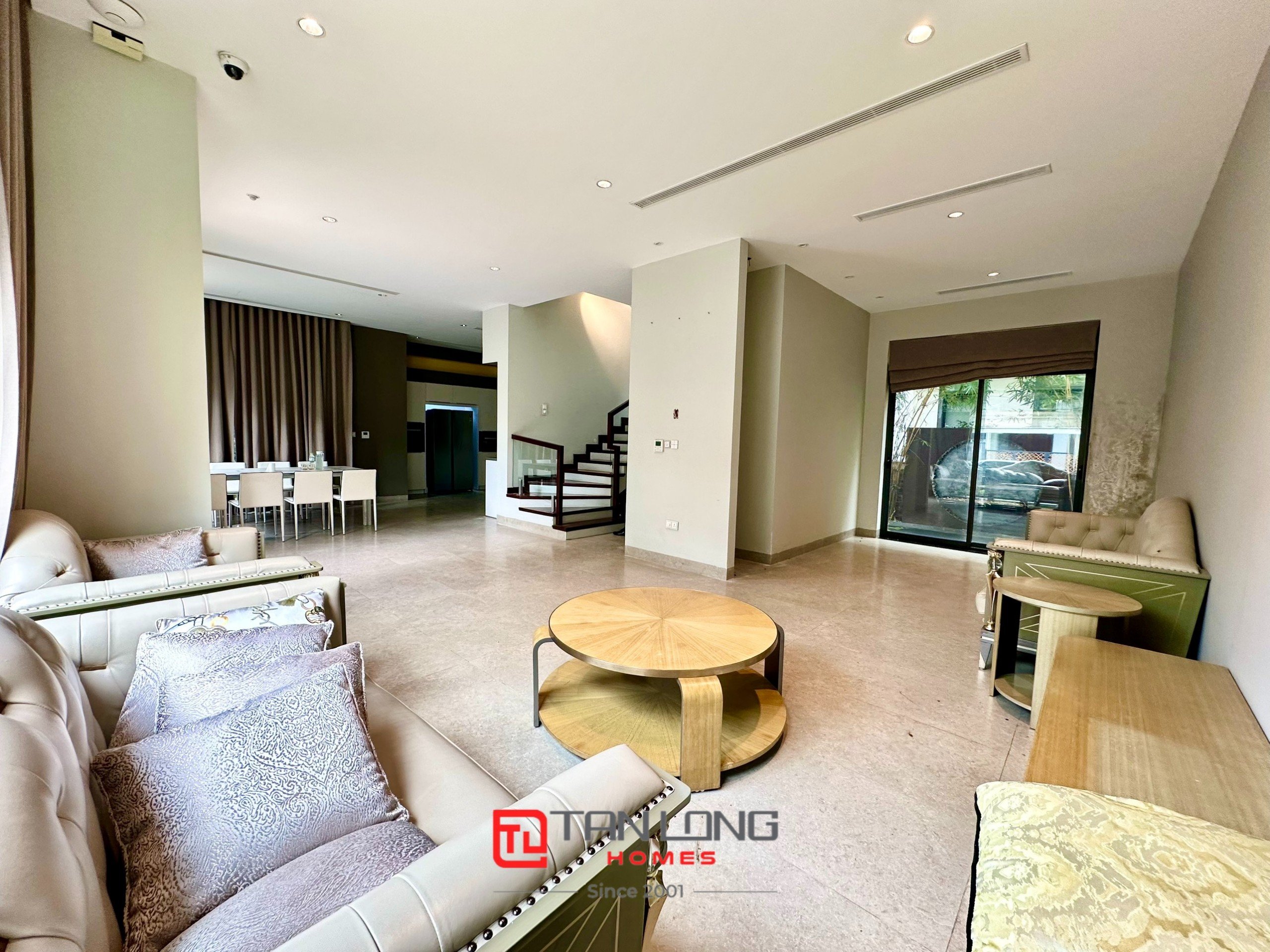 Cho thuê biệt thự song lập H7 Starlake: 222m2 x 3,5 tầng có sân vườn, giá tốt 1