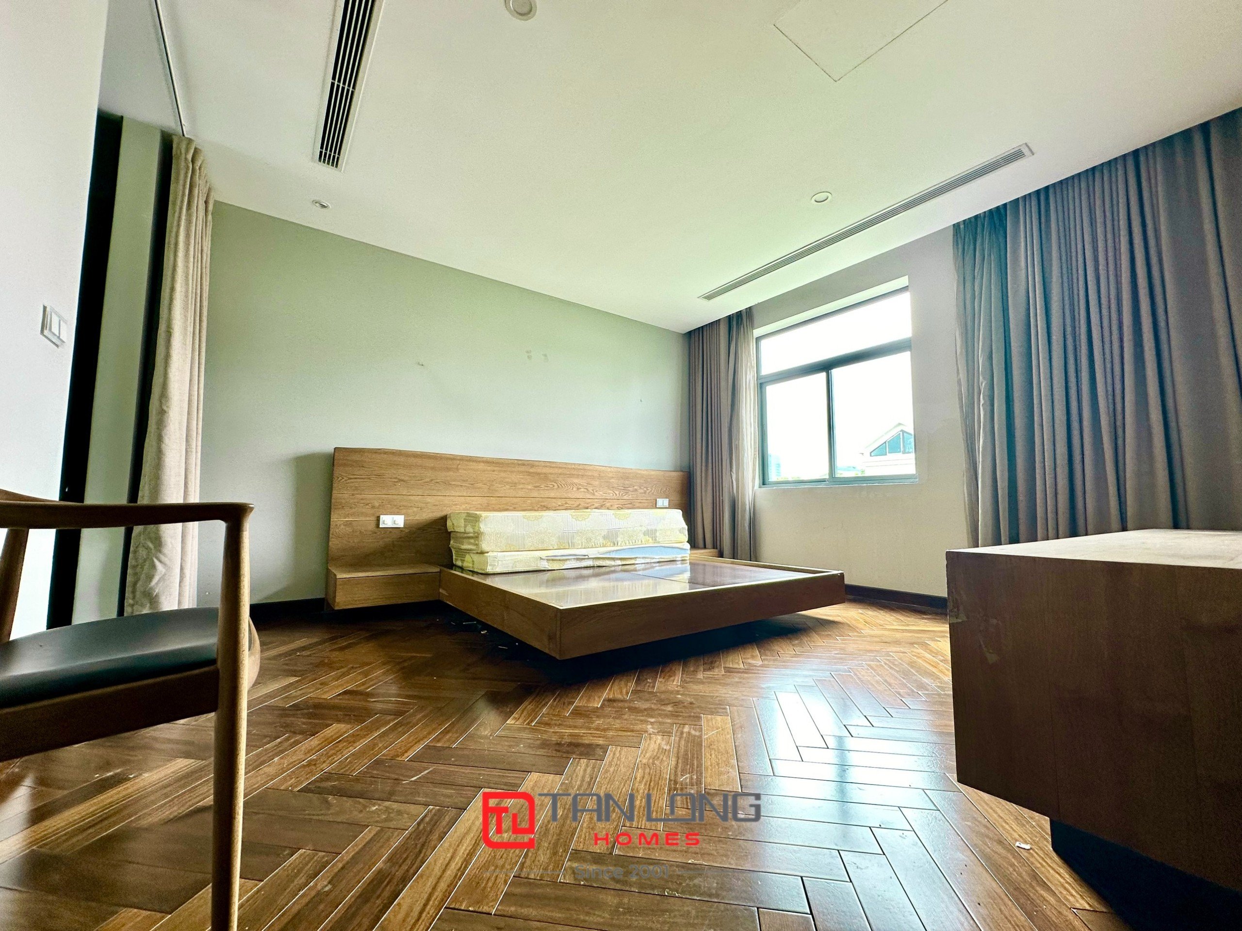 Cho thuê biệt thự song lập H7 Starlake: 222m2 x 3,5 tầng có sân vườn, giá tốt 16